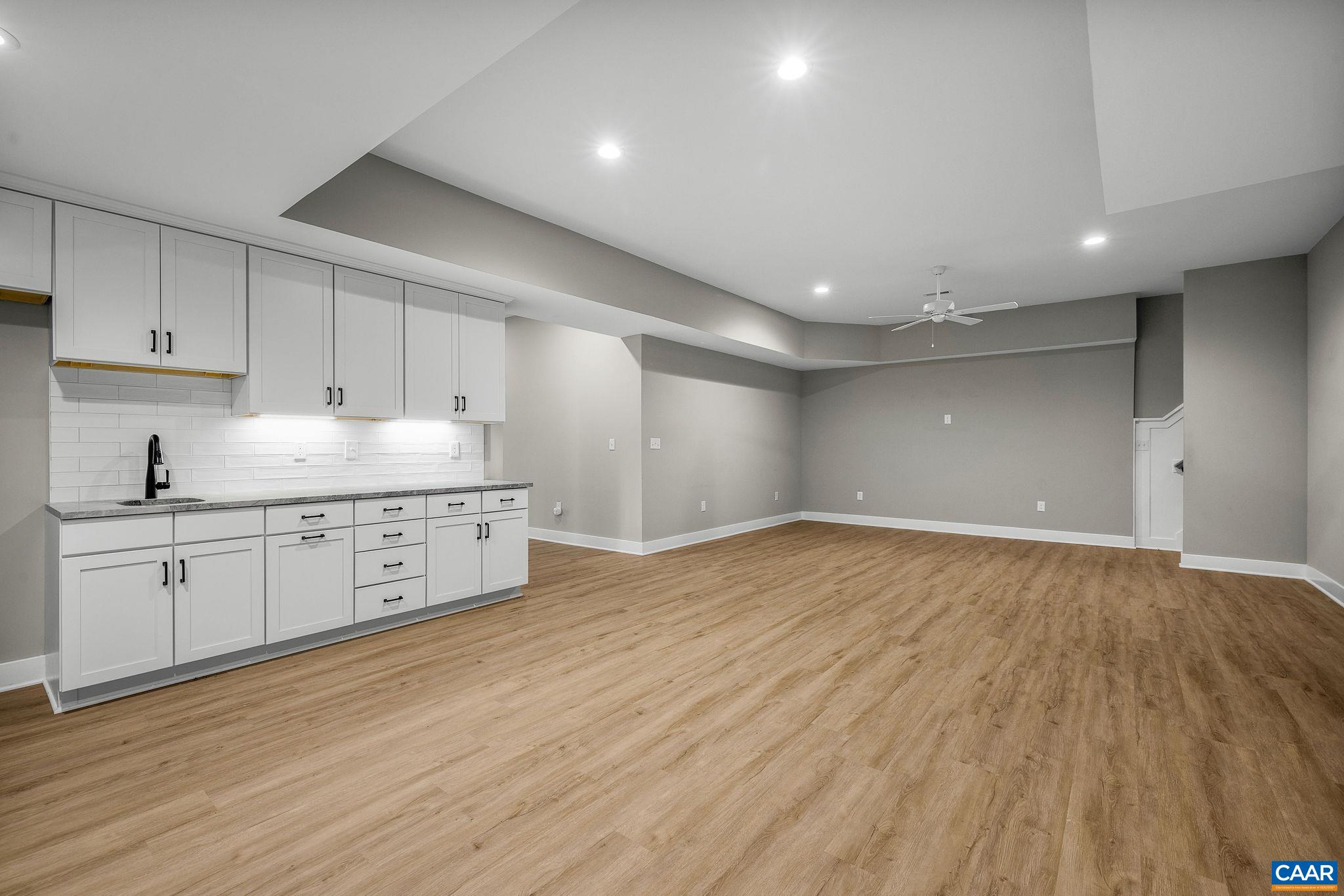 2206 FOWLER CIR