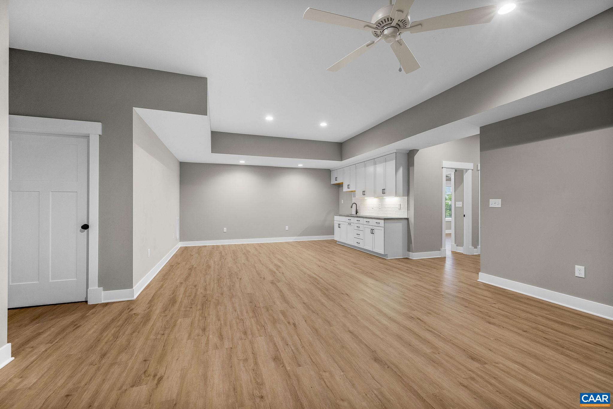 2206 FOWLER CIR