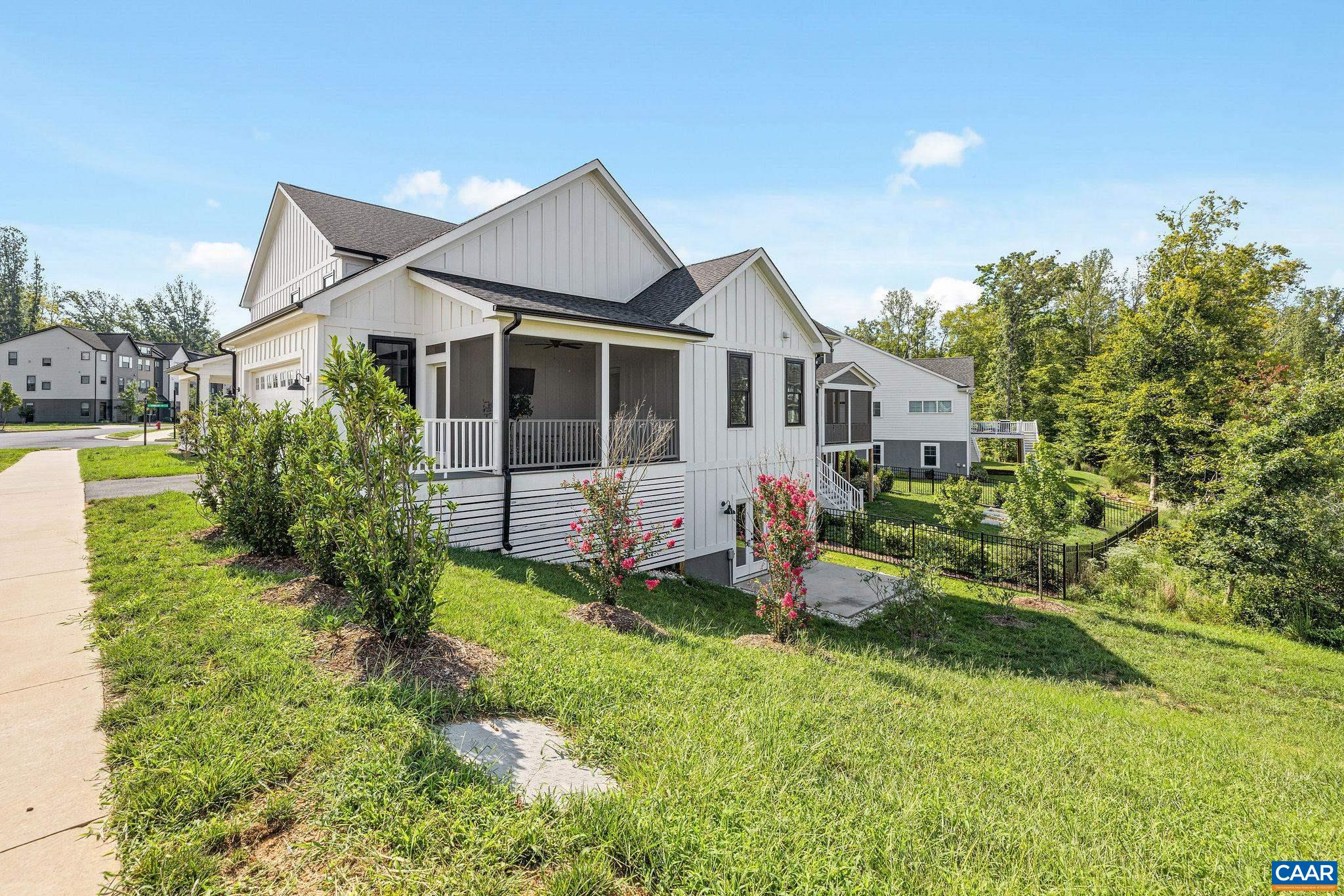 2206 FOWLER CIR