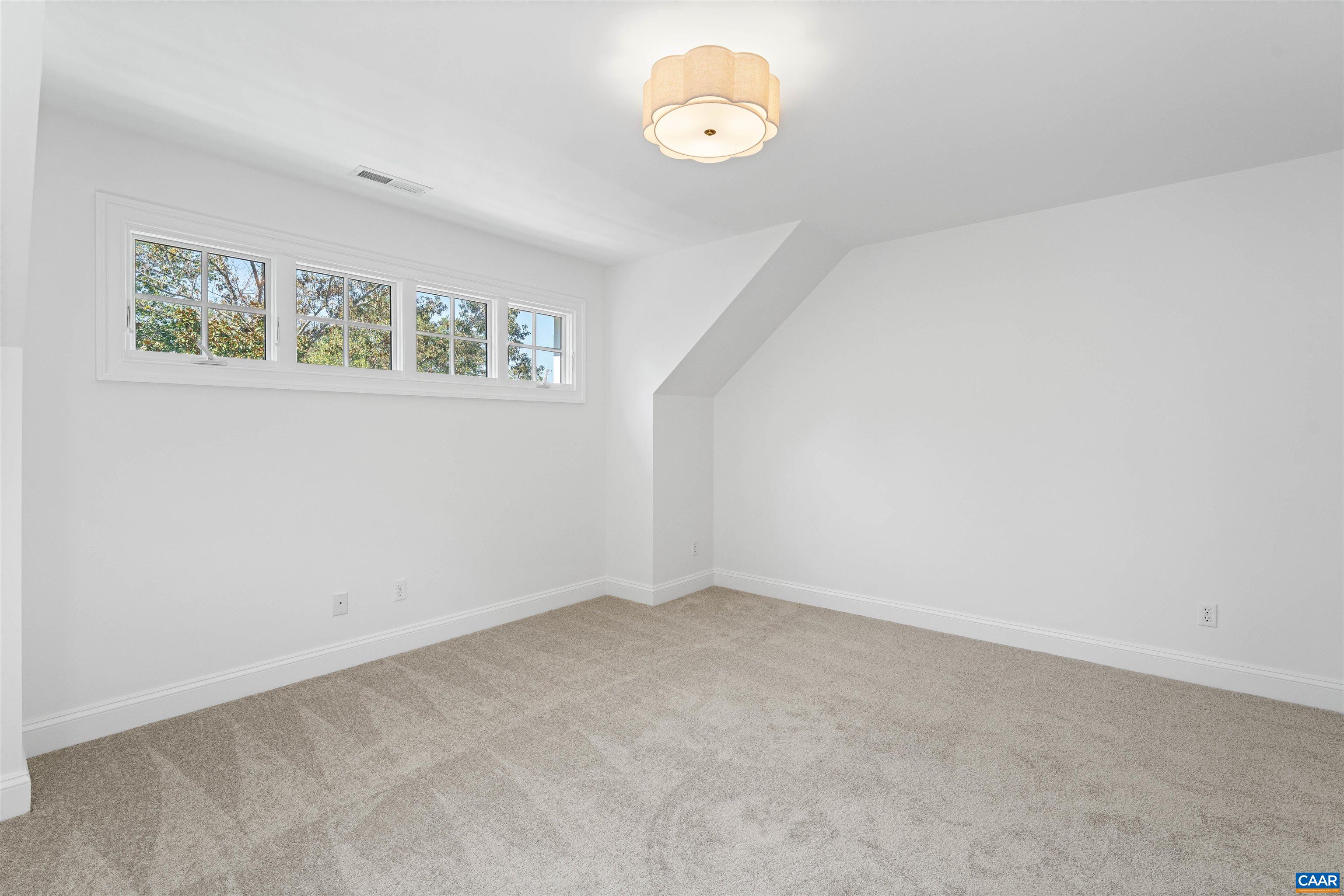 4416 REDWOOD LN