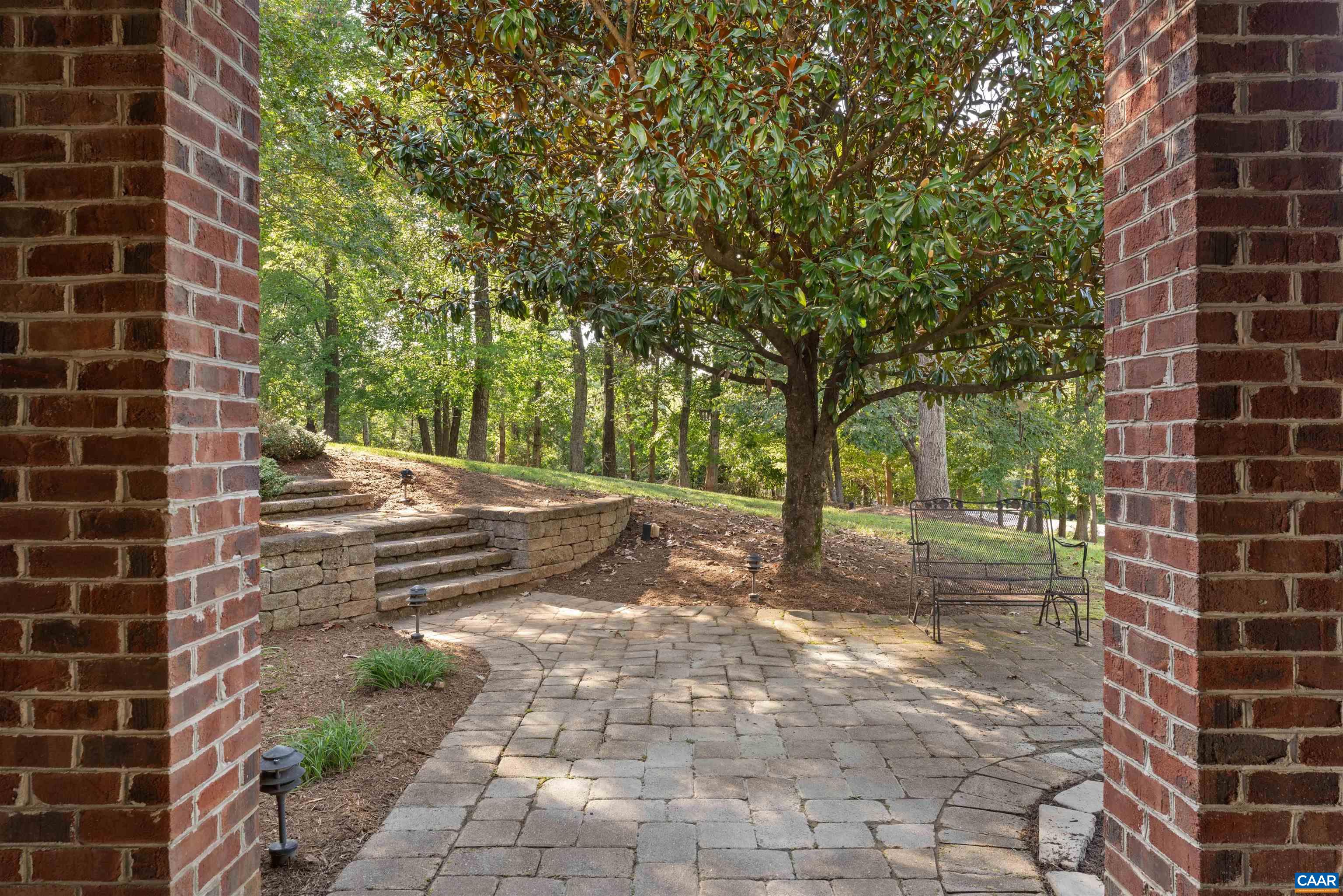 4416 REDWOOD LN