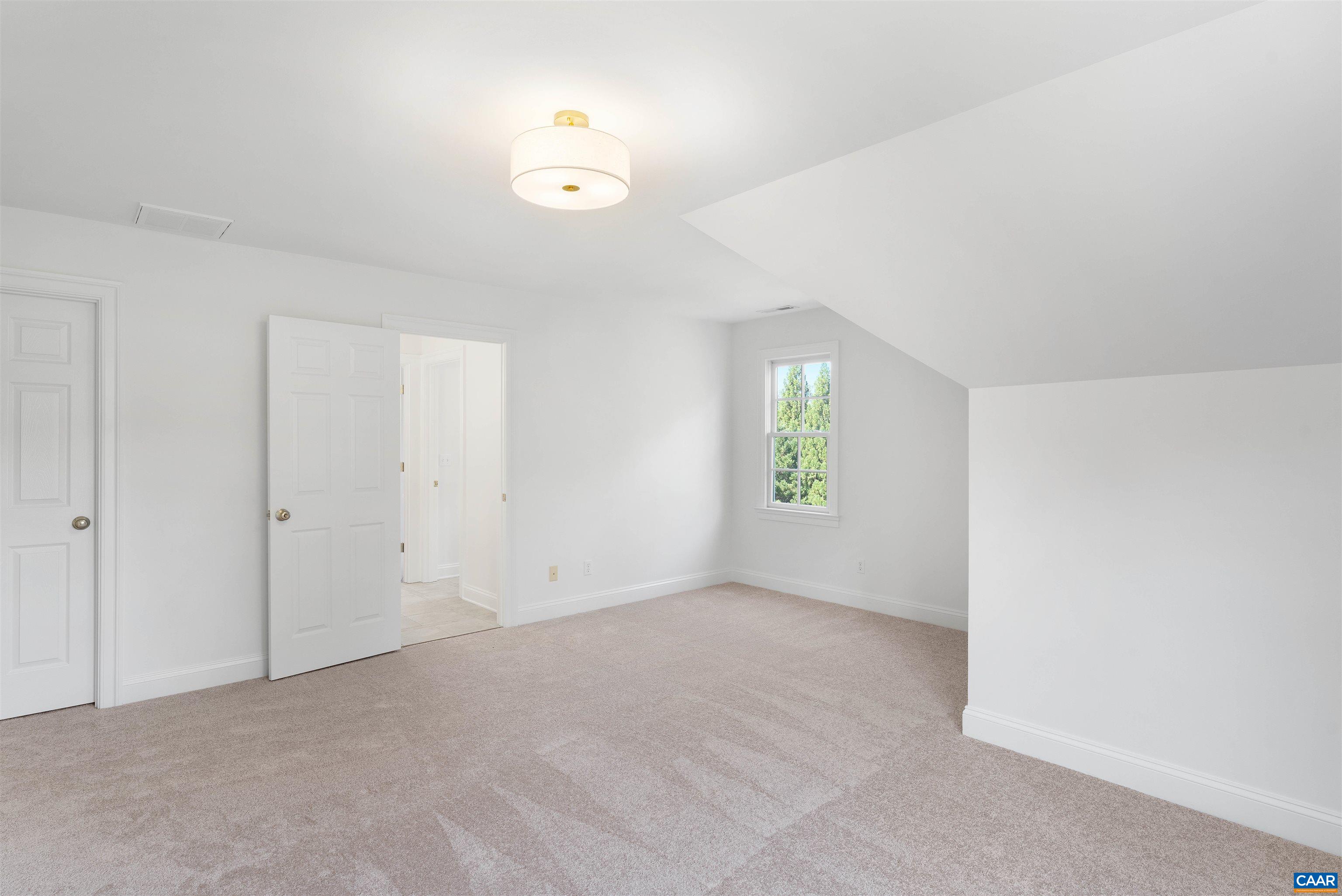 4416 REDWOOD LN