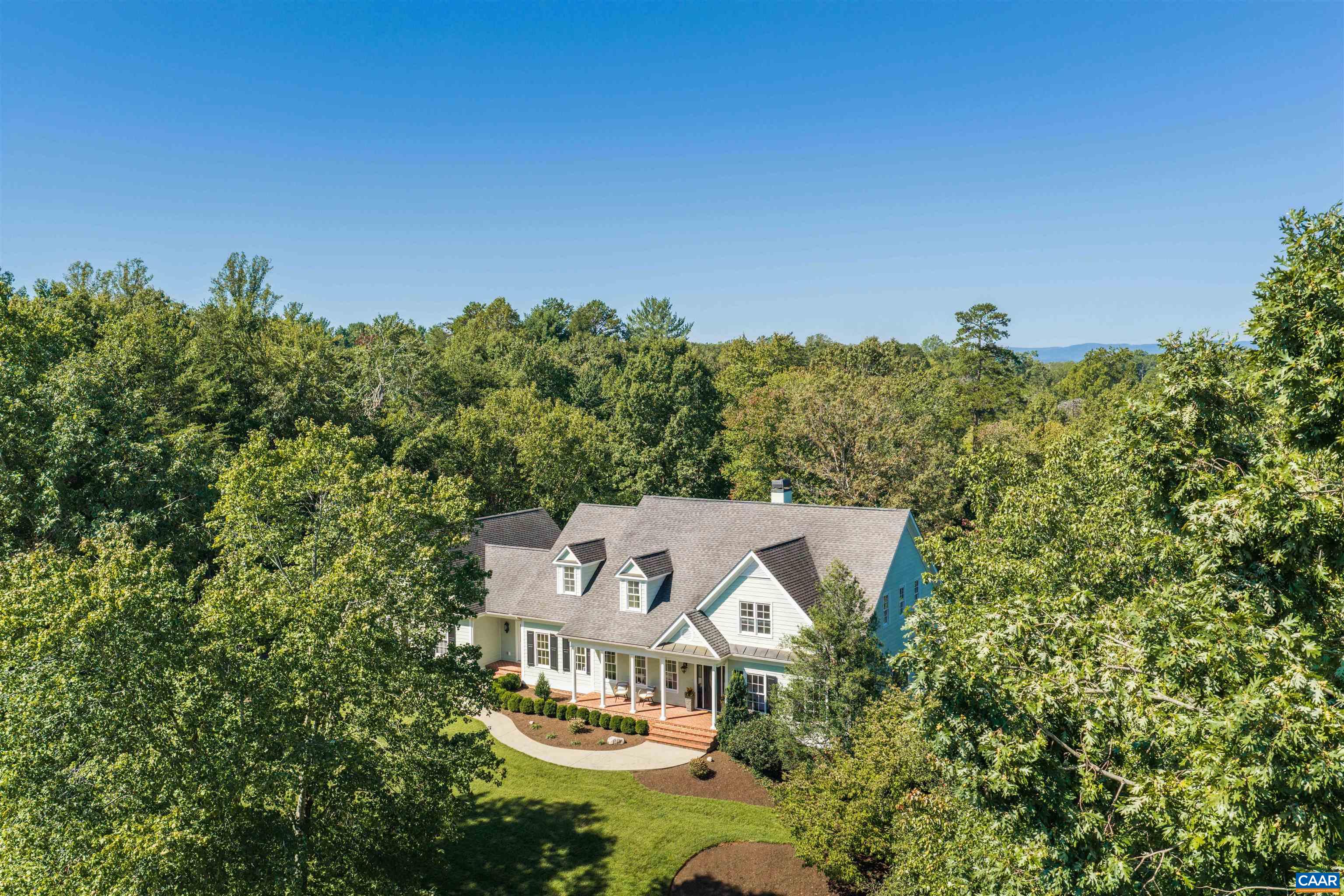 4416 REDWOOD LN