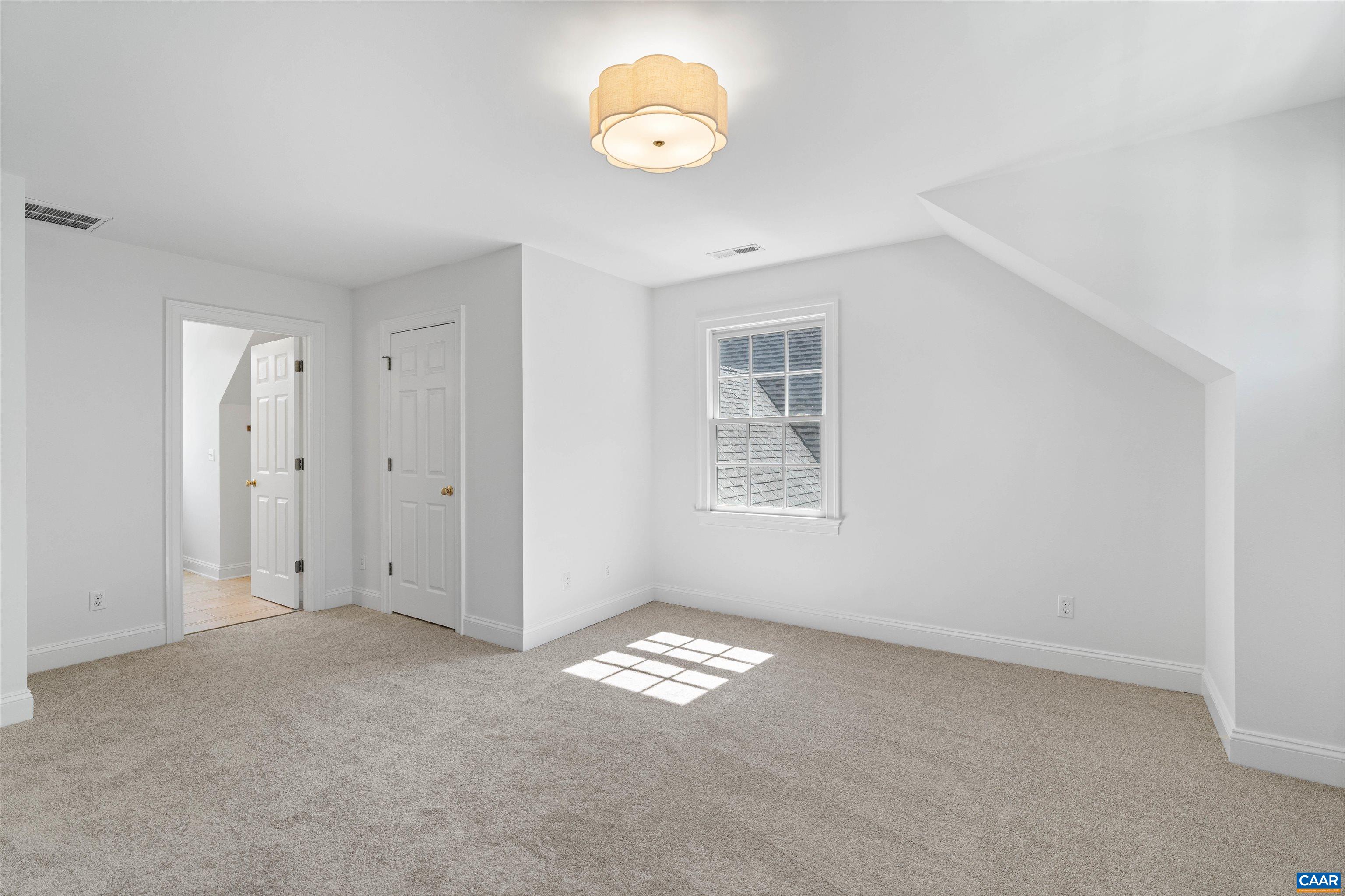 4416 REDWOOD LN