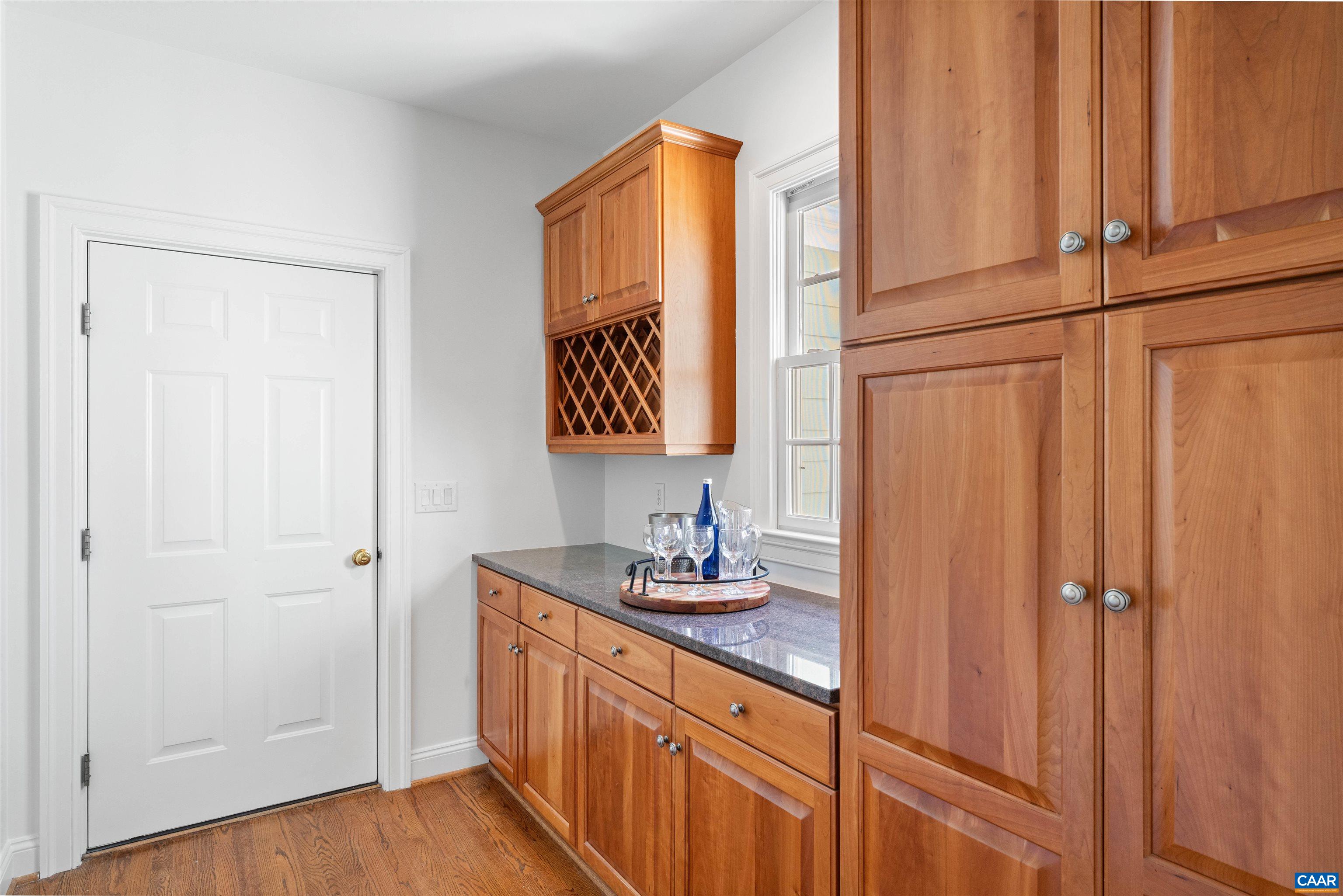 4416 REDWOOD LN