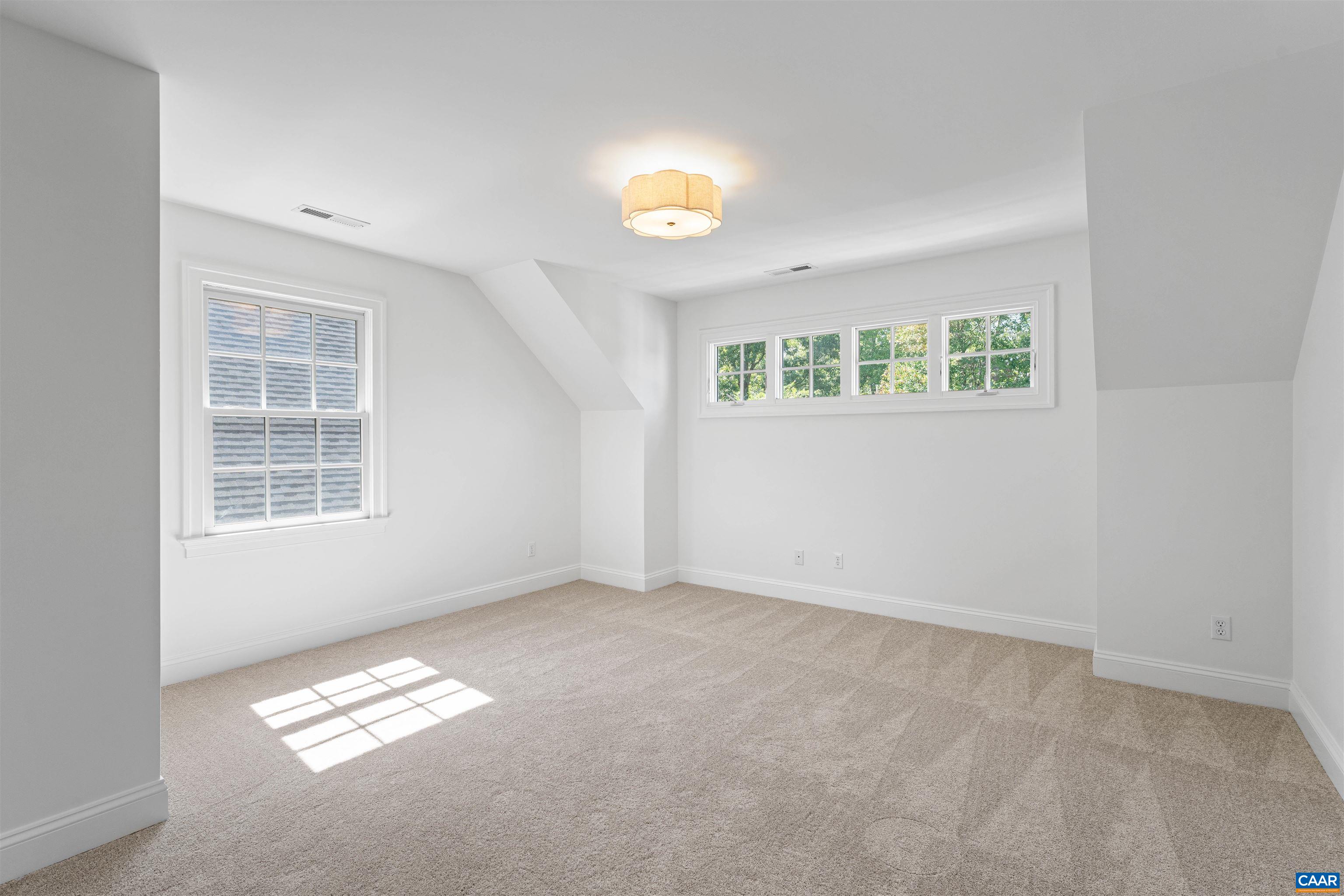 4416 REDWOOD LN