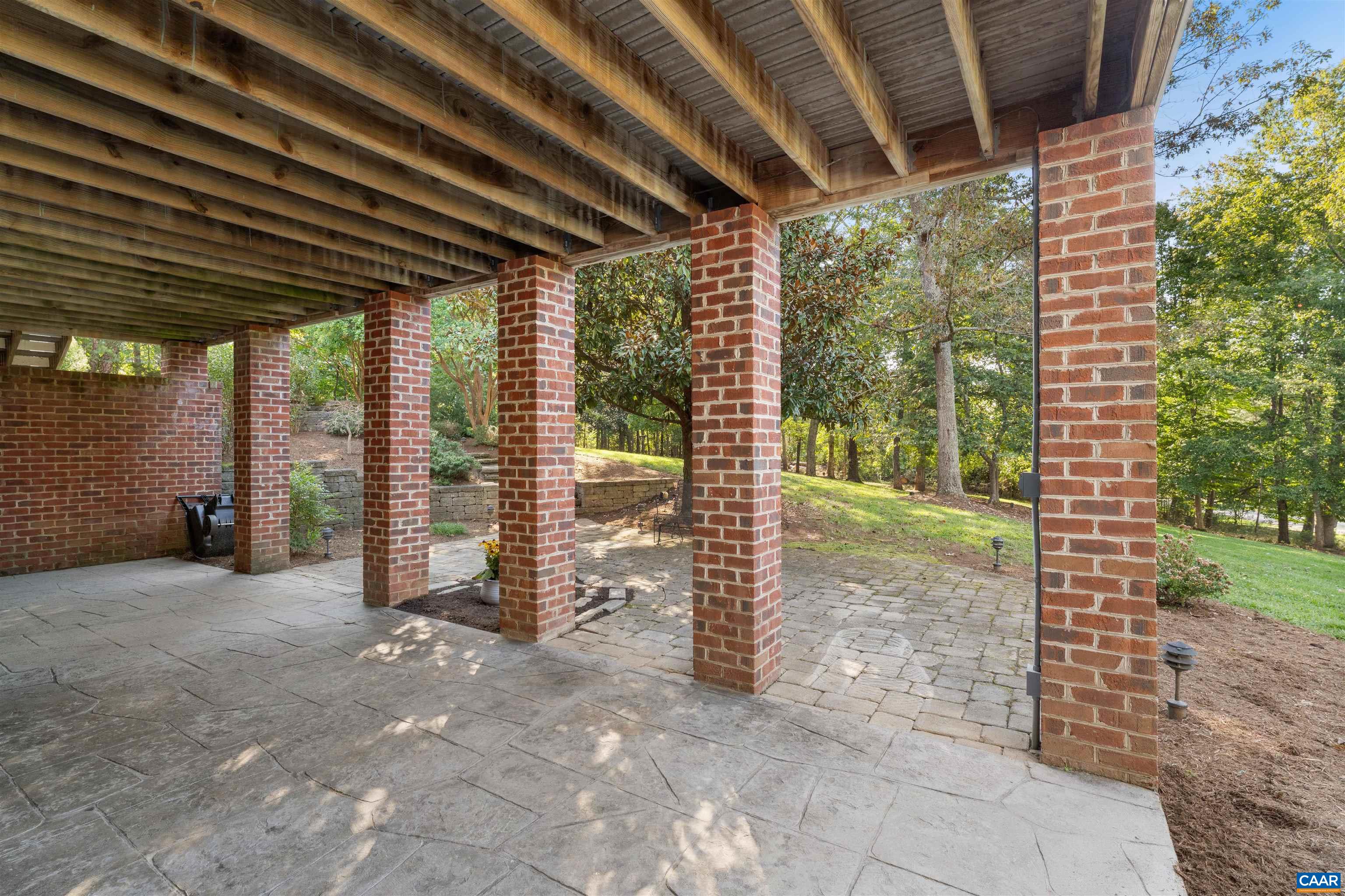 4416 REDWOOD LN