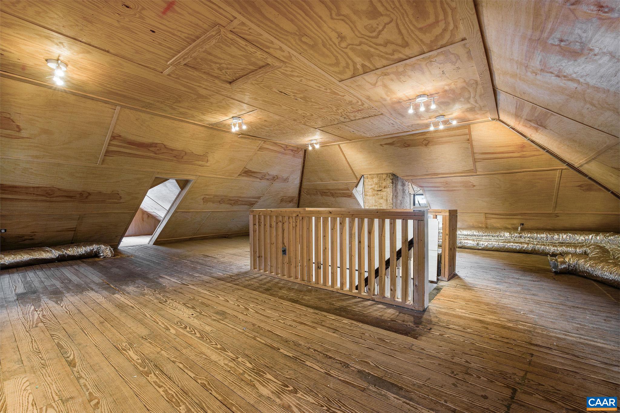 550 VALLEY ST