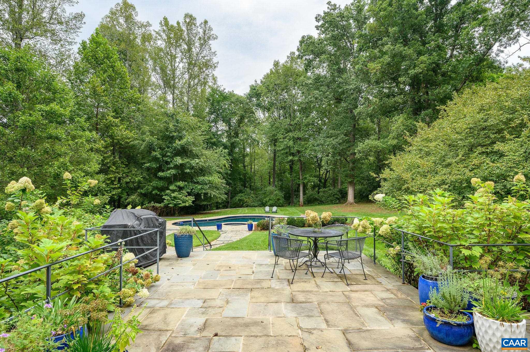 1125 OLD GARTH RD