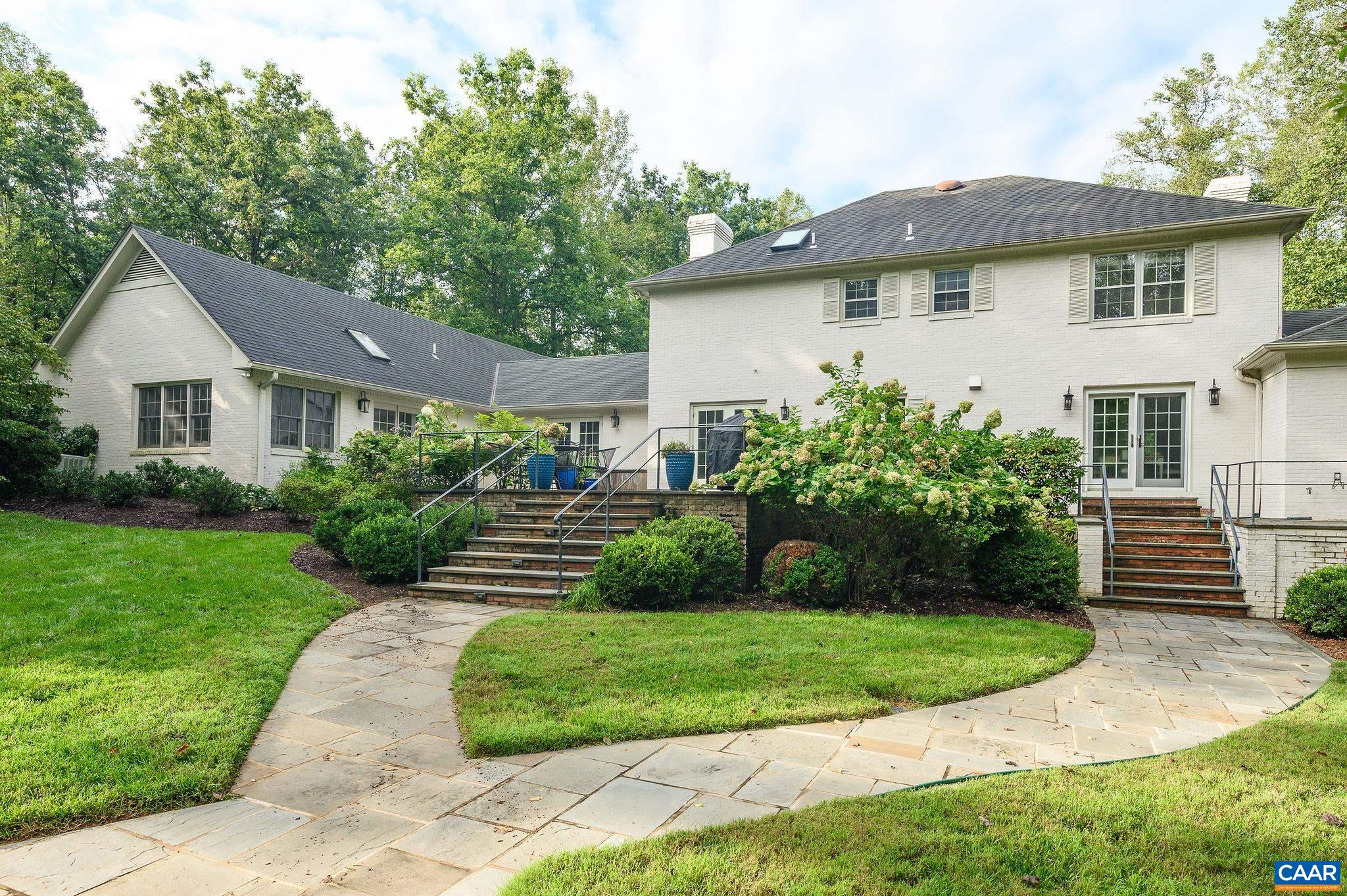 1125 OLD GARTH RD