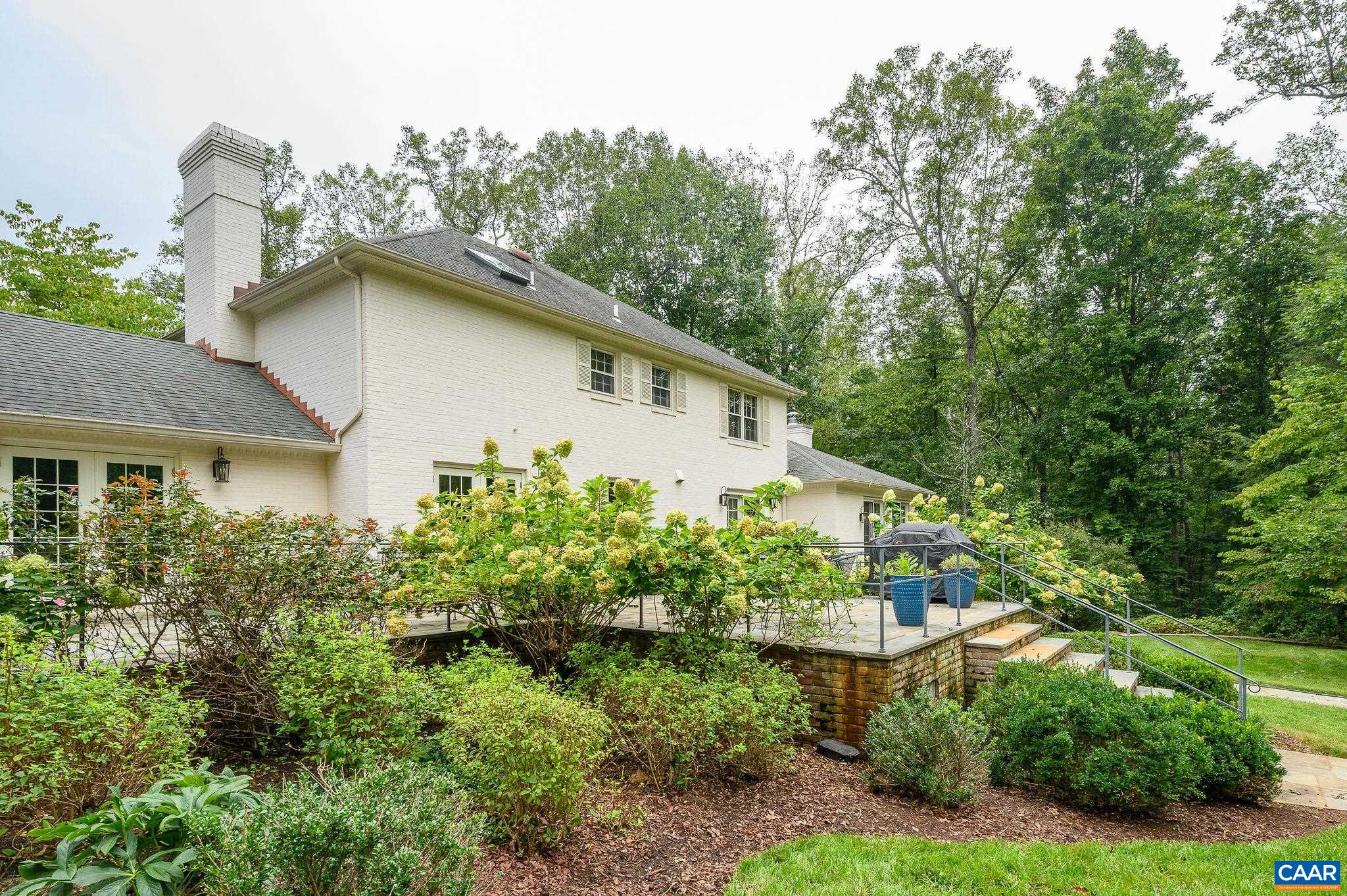 1125 OLD GARTH RD