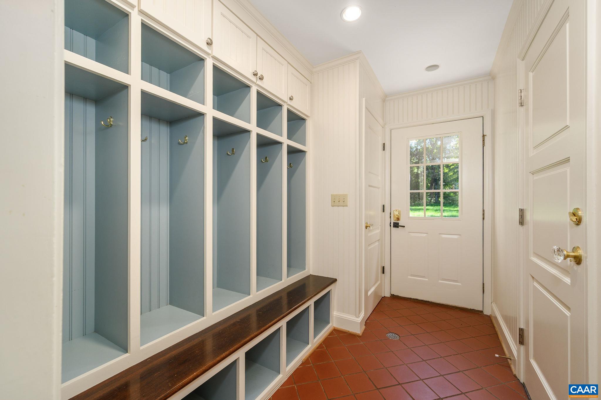 1125 OLD GARTH RD