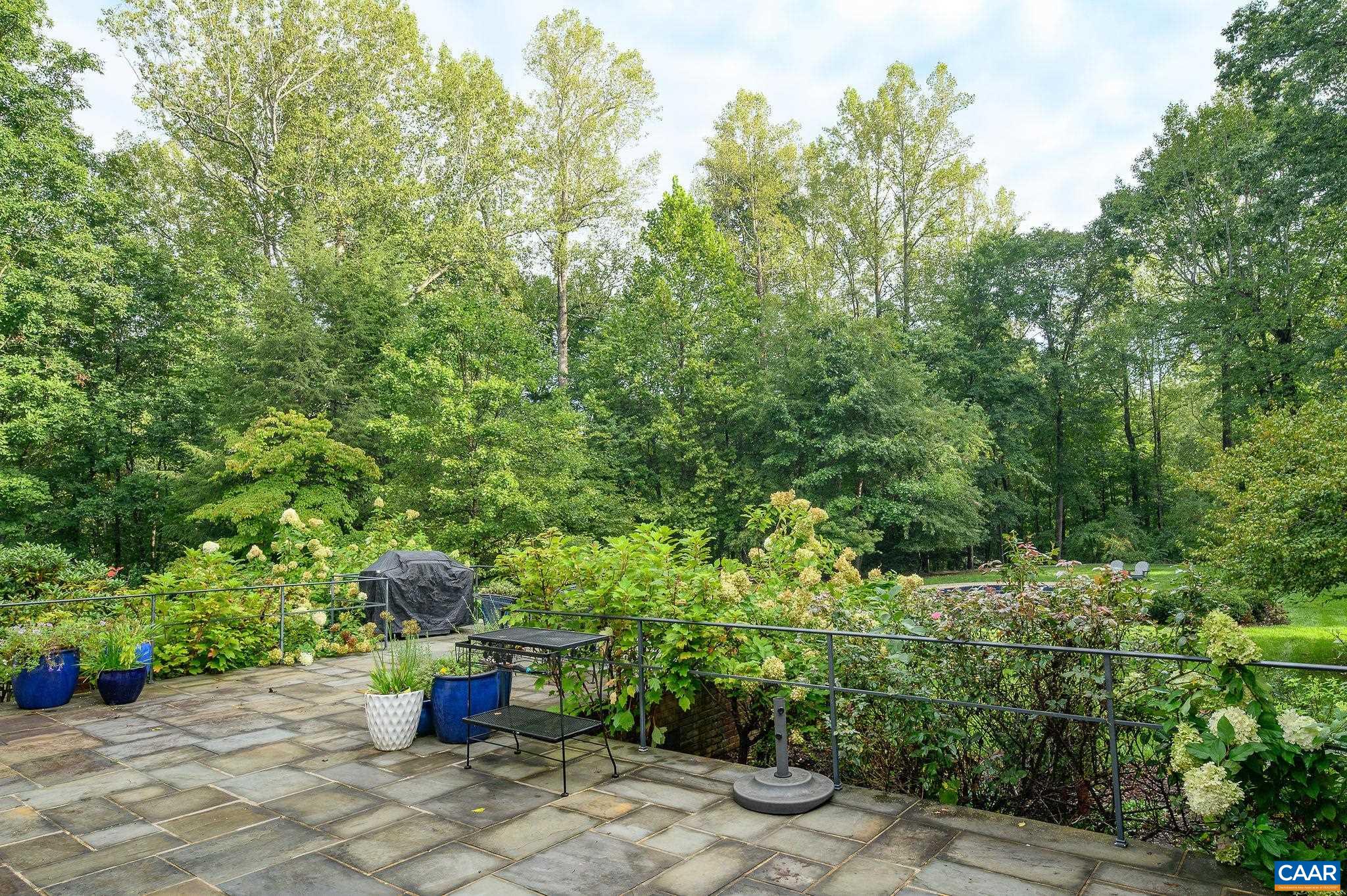 1125 OLD GARTH RD