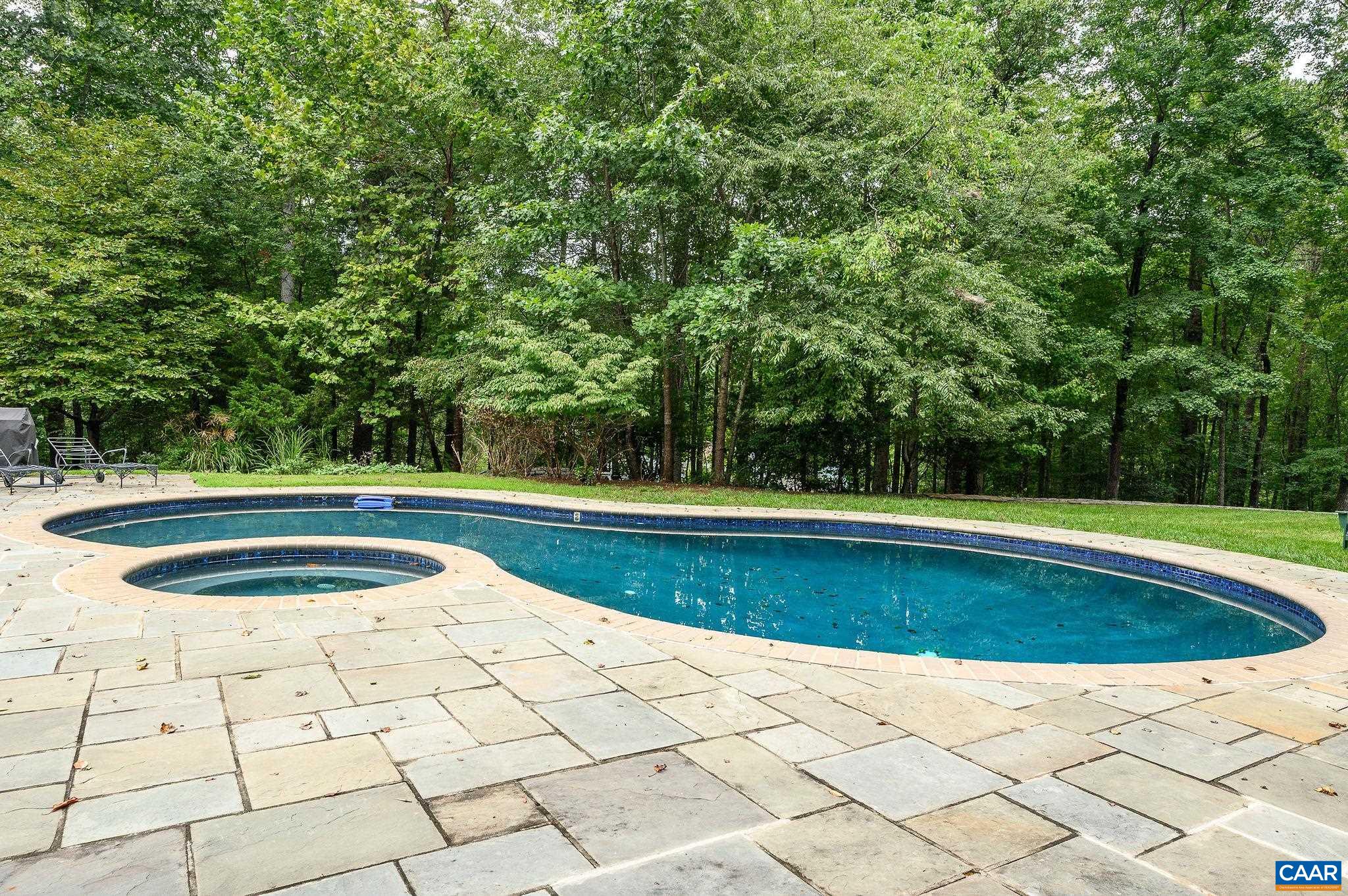 1125 OLD GARTH RD