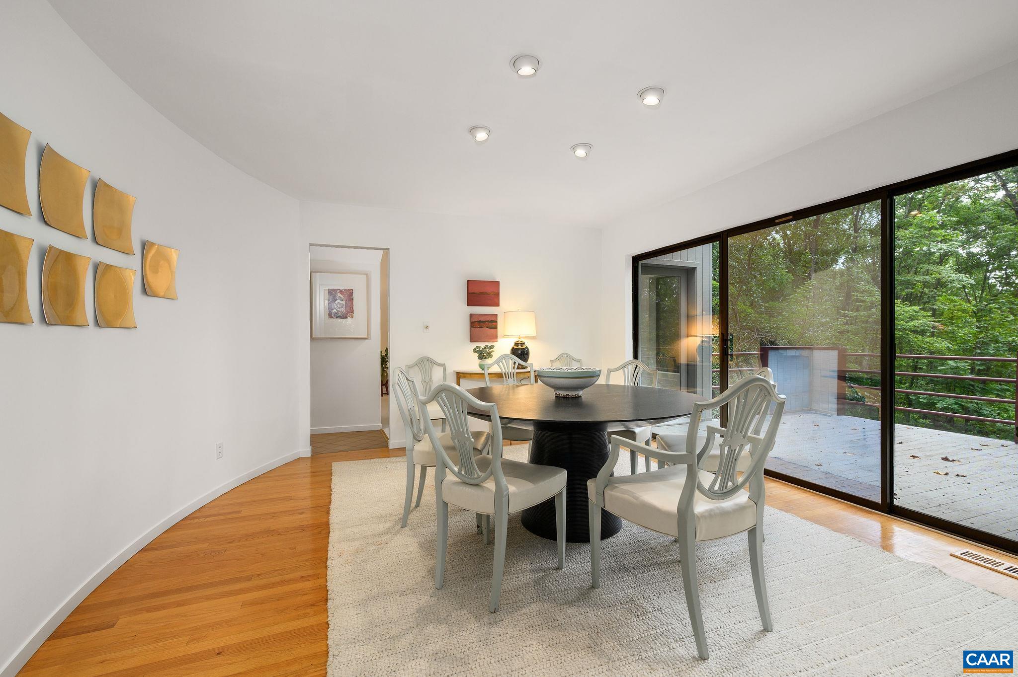 428 ROOKWOOD DR