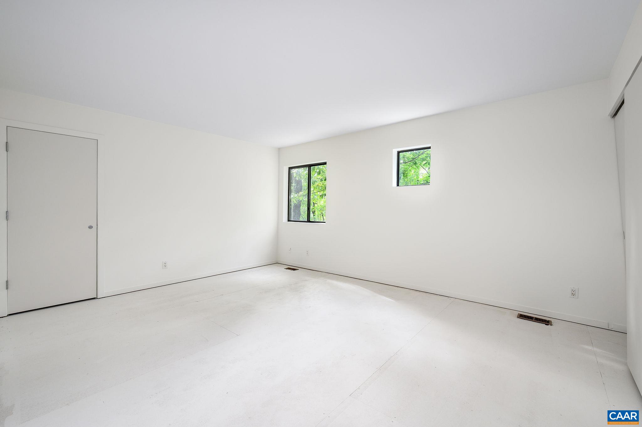 428 ROOKWOOD DR