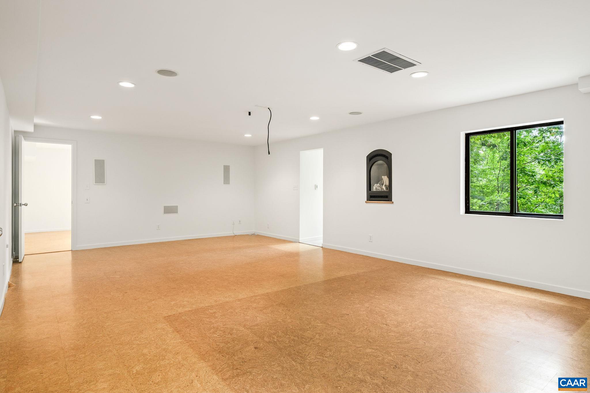 428 ROOKWOOD DR