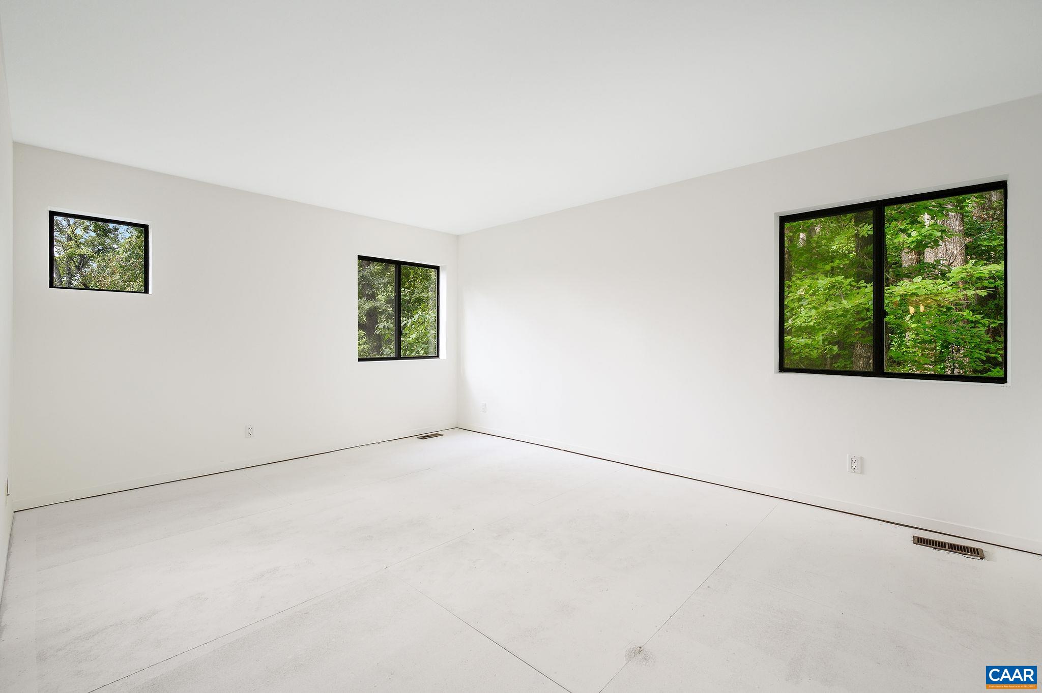 428 ROOKWOOD DR