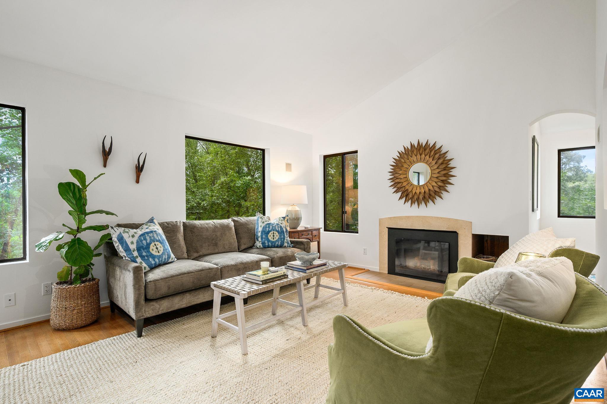 428 ROOKWOOD DR