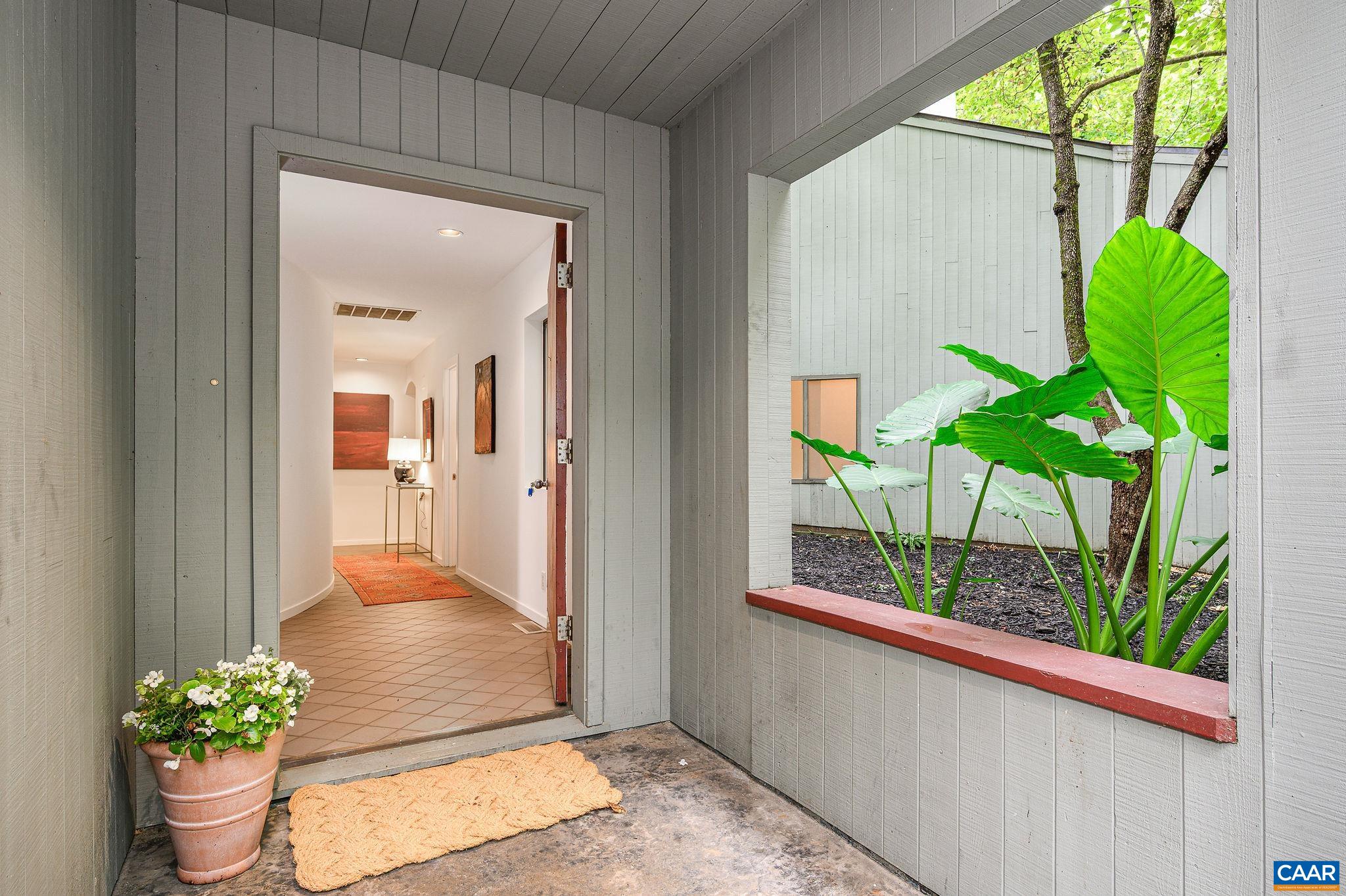 428 ROOKWOOD DR