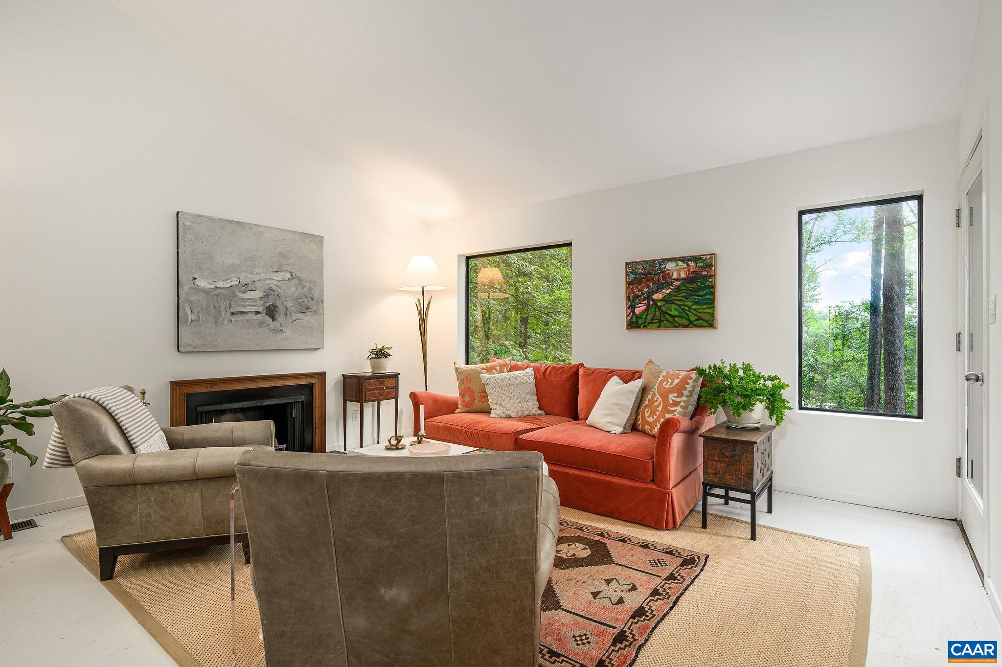 428 ROOKWOOD DR
