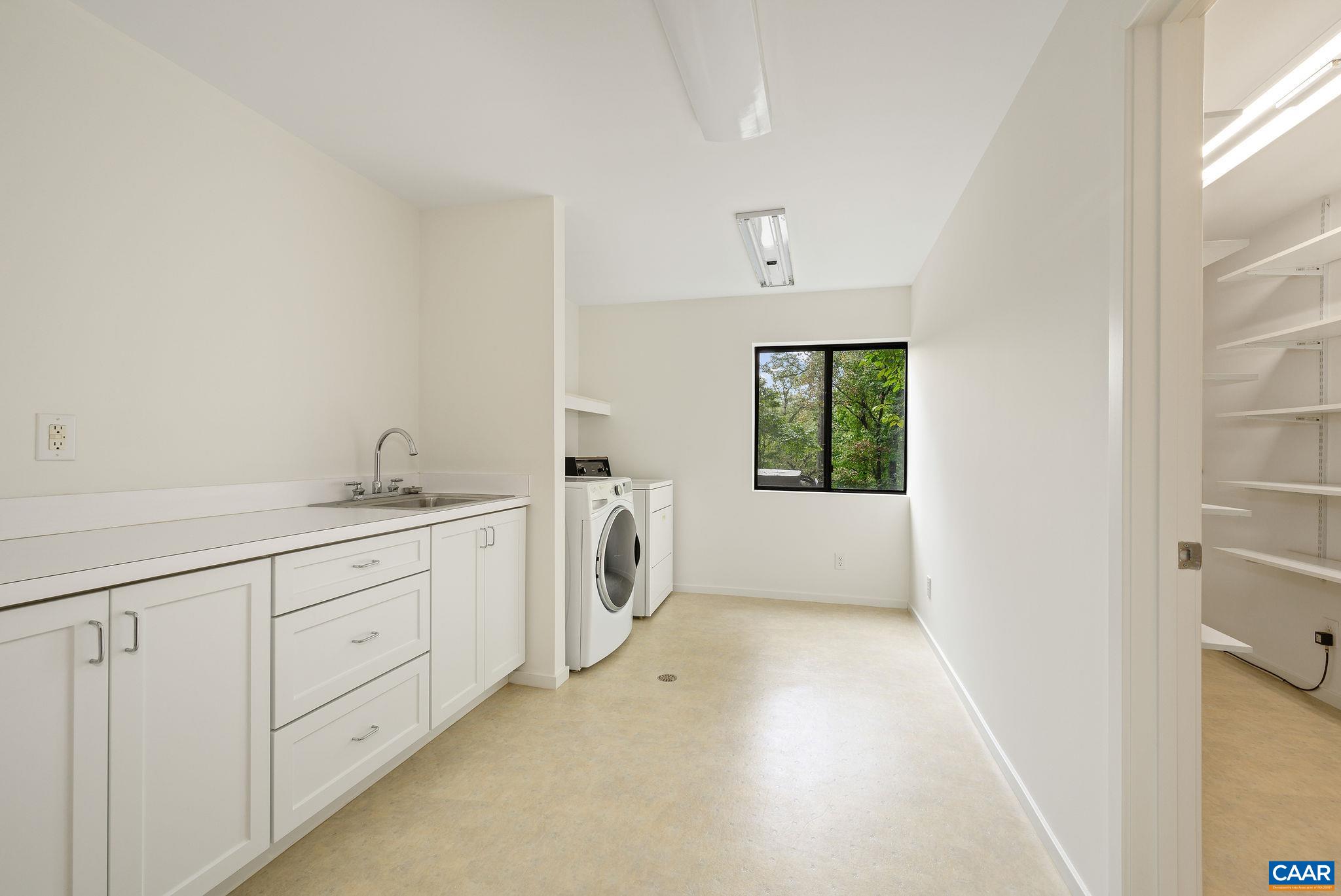 428 ROOKWOOD DR