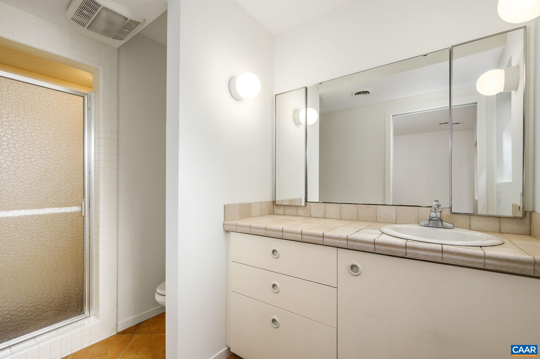 428 ROOKWOOD DR