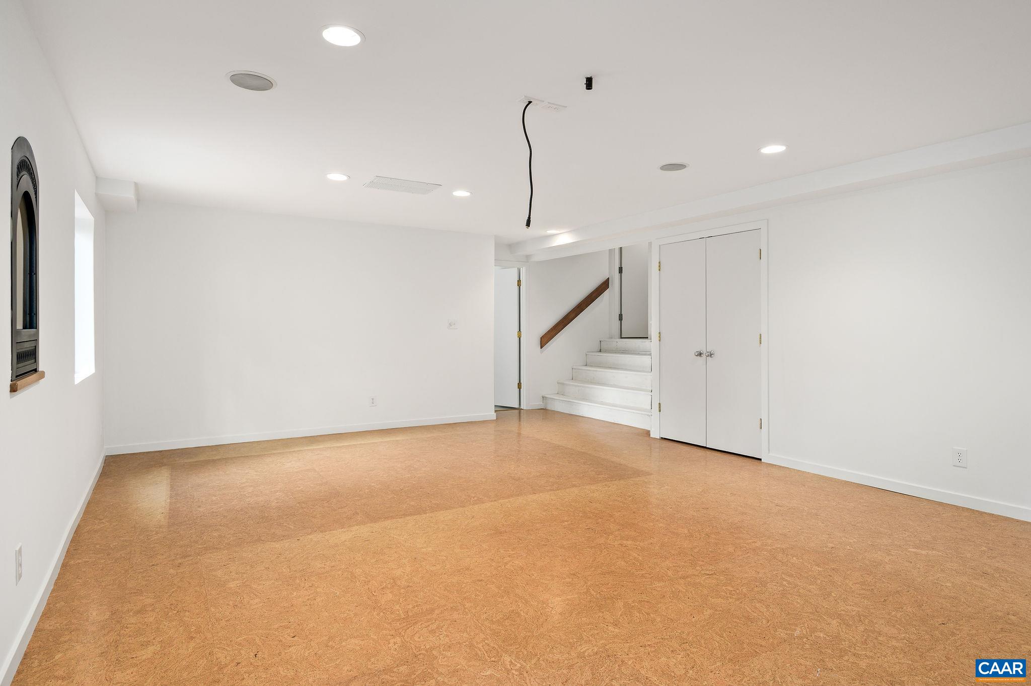 428 ROOKWOOD DR