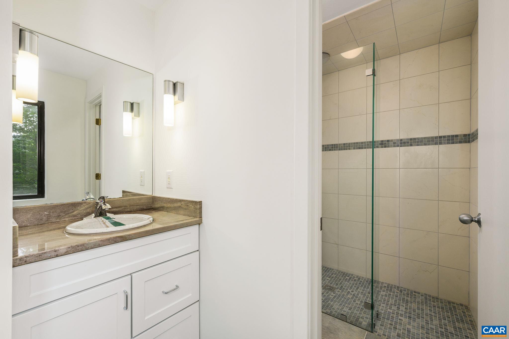 428 ROOKWOOD DR