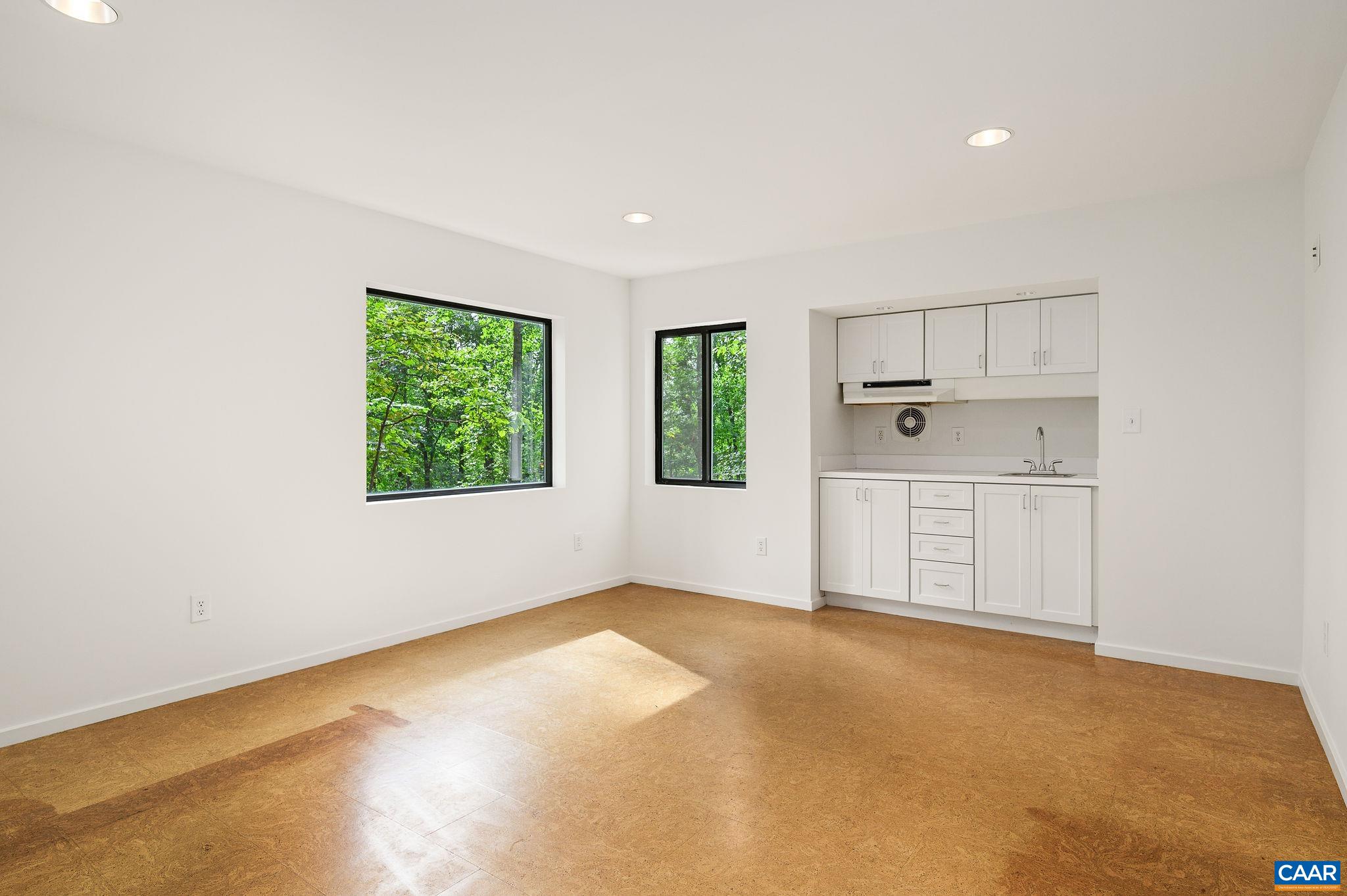 428 ROOKWOOD DR