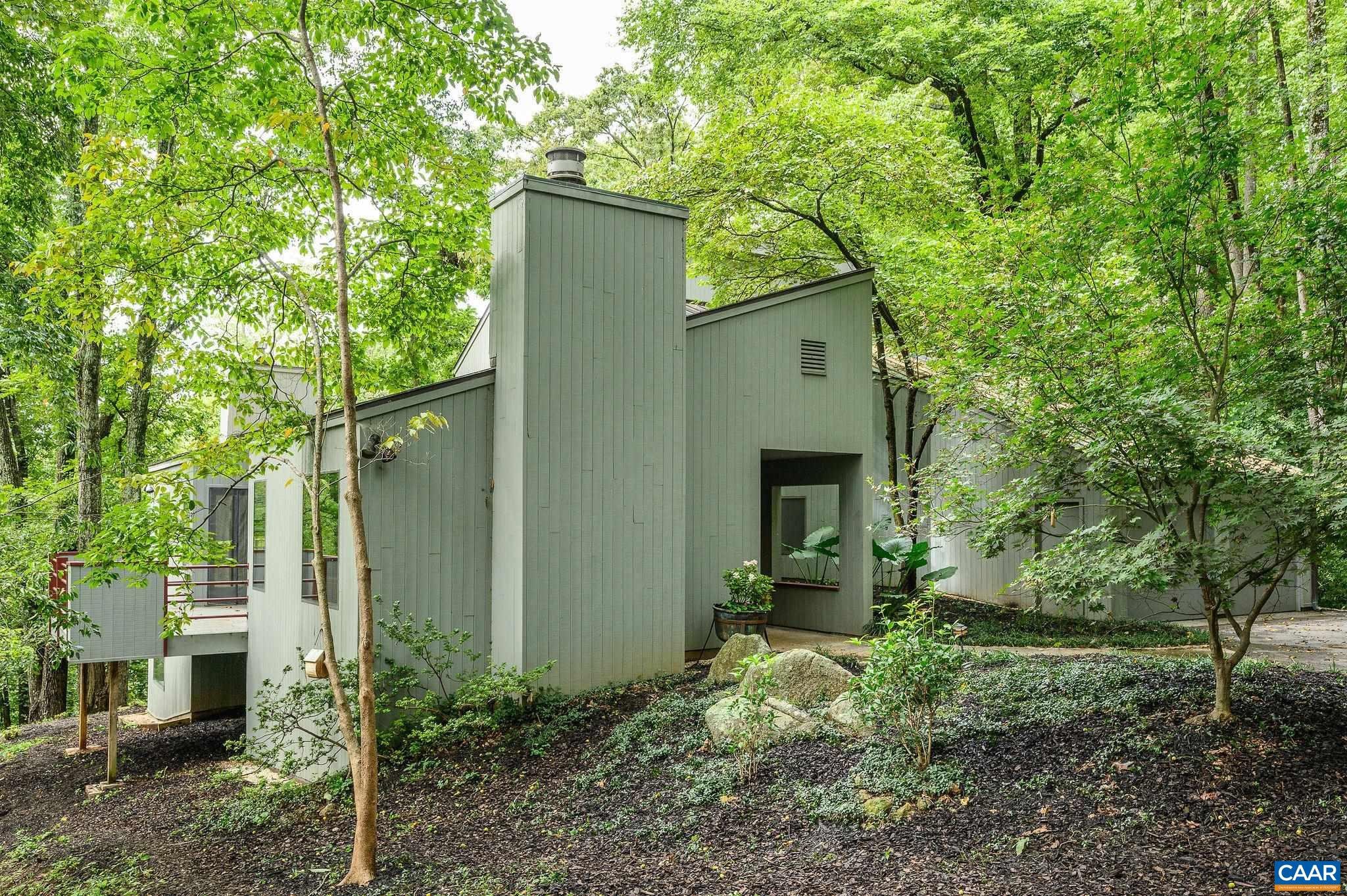 428 ROOKWOOD DR