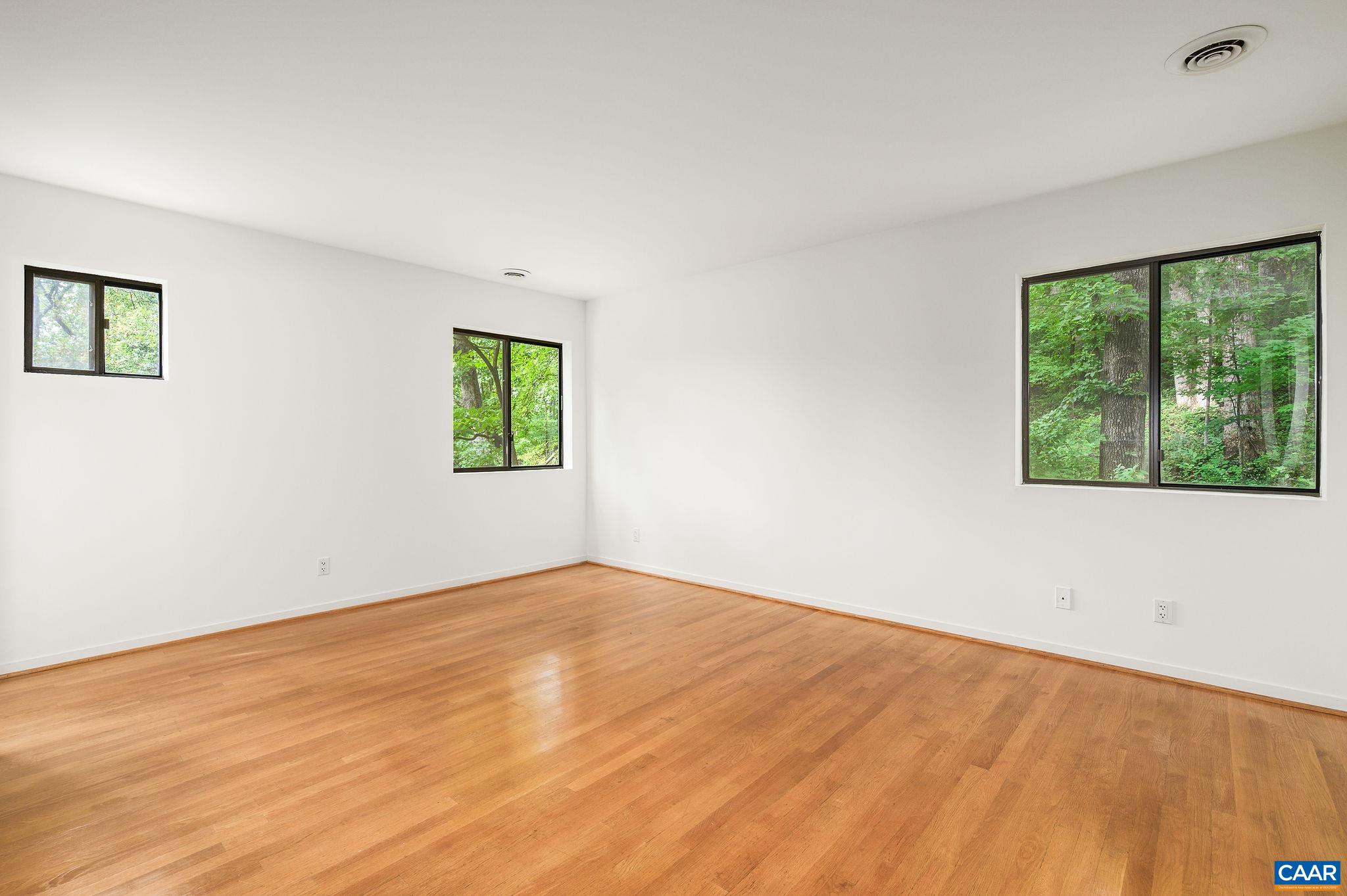 428 ROOKWOOD DR