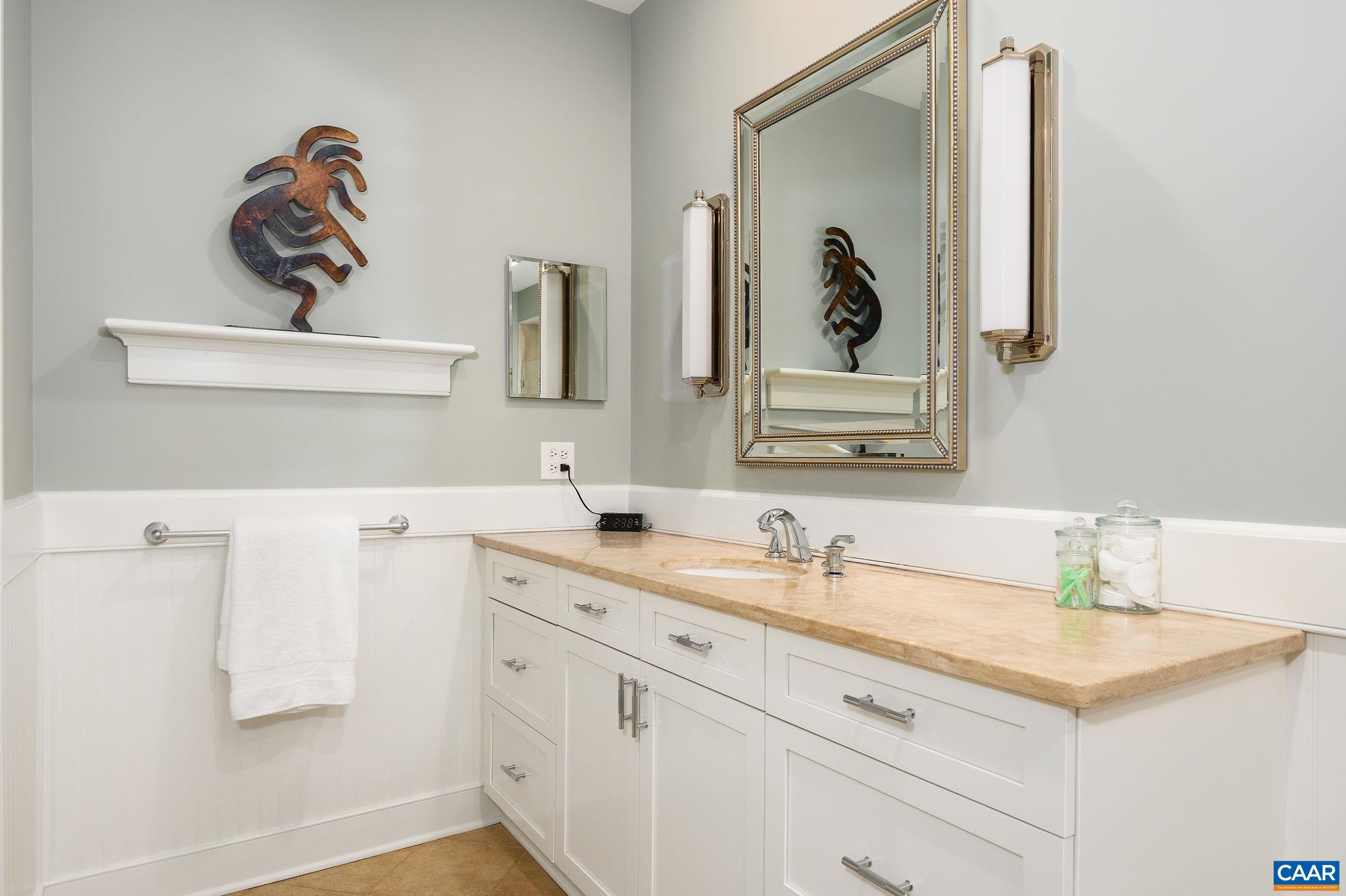 210 NE 10TH ST Unit: 401