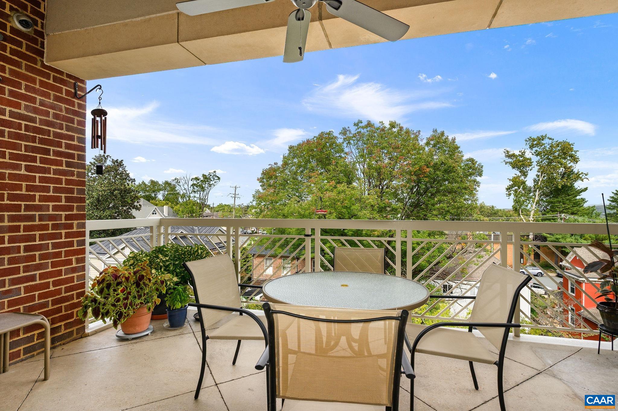210 NE 10TH ST Unit: 401