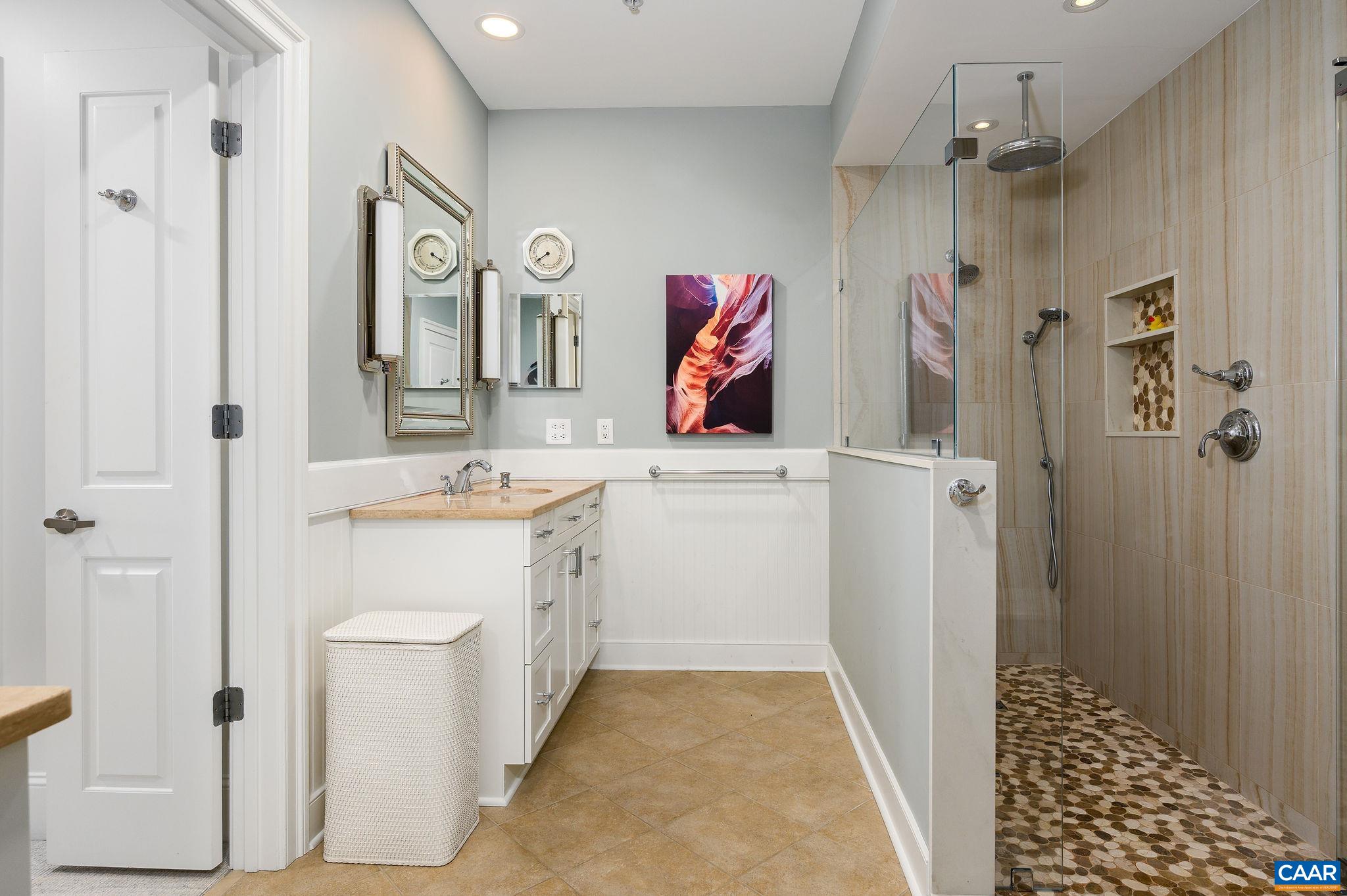 210 NE 10TH ST Unit: 401