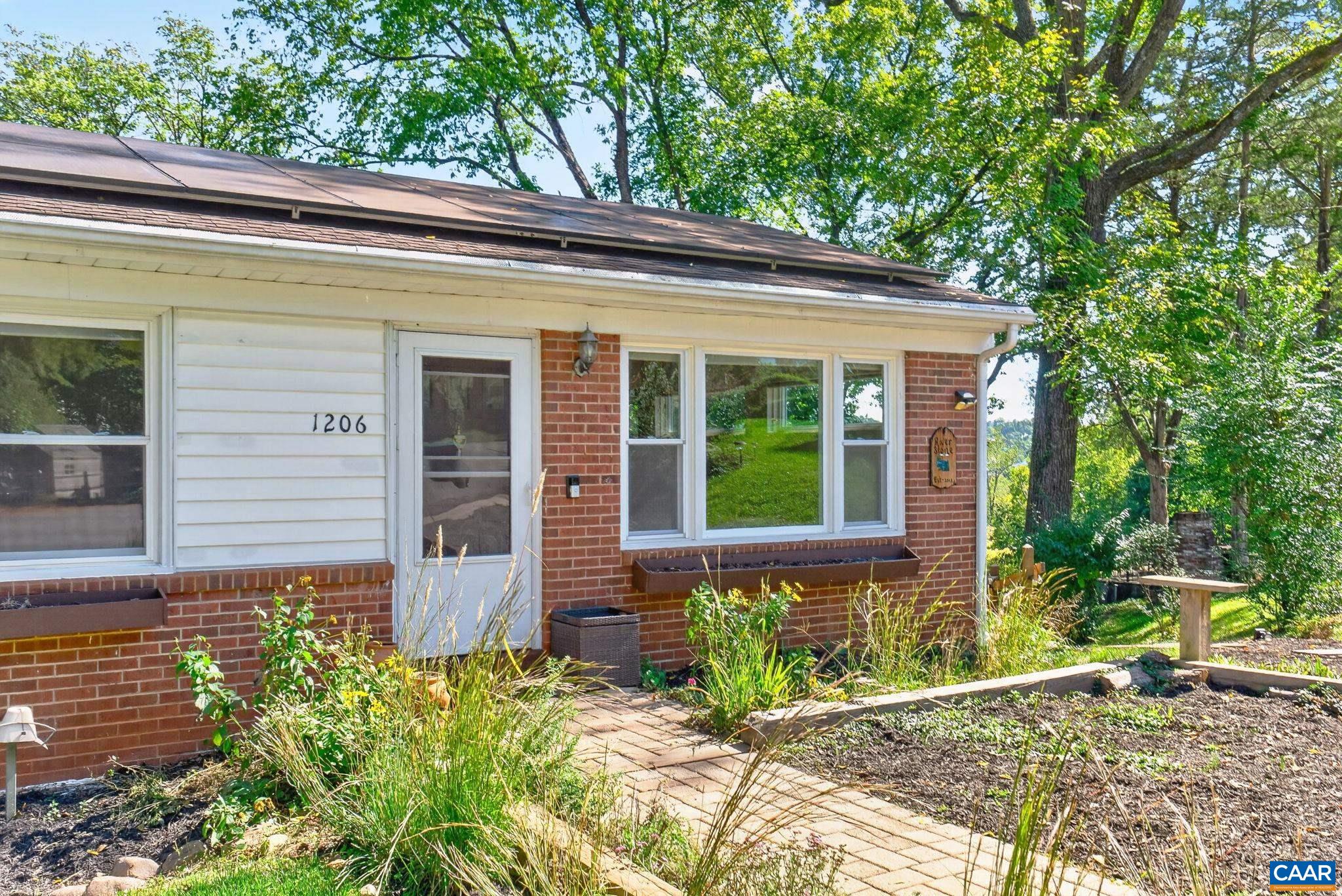 1206 BLAND CIR