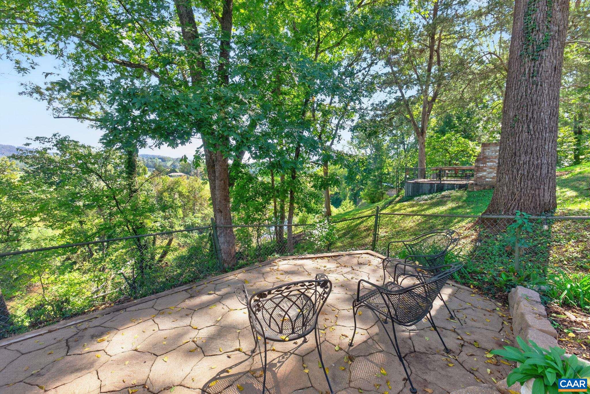 1206 BLAND CIR