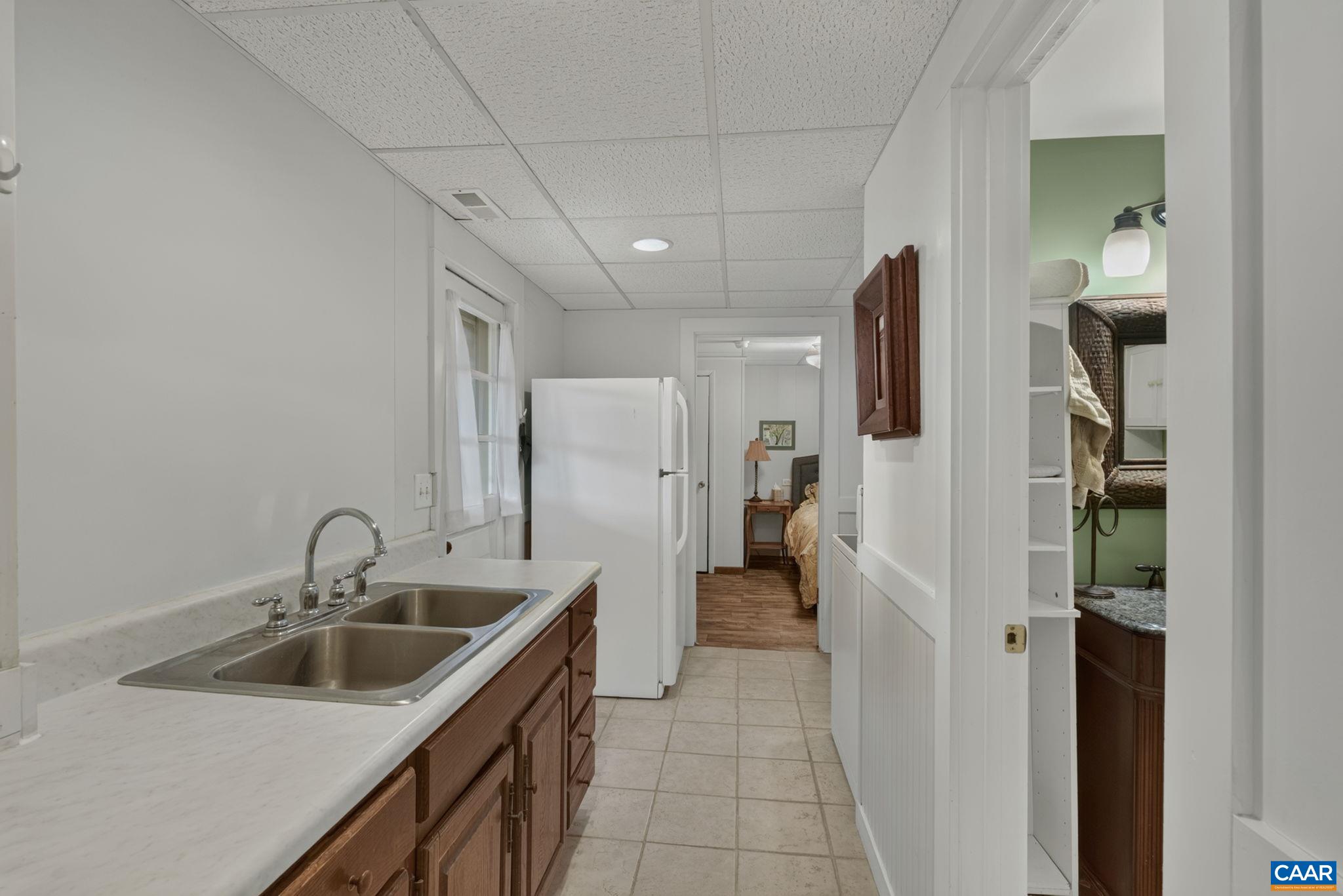 1206 BLAND CIR