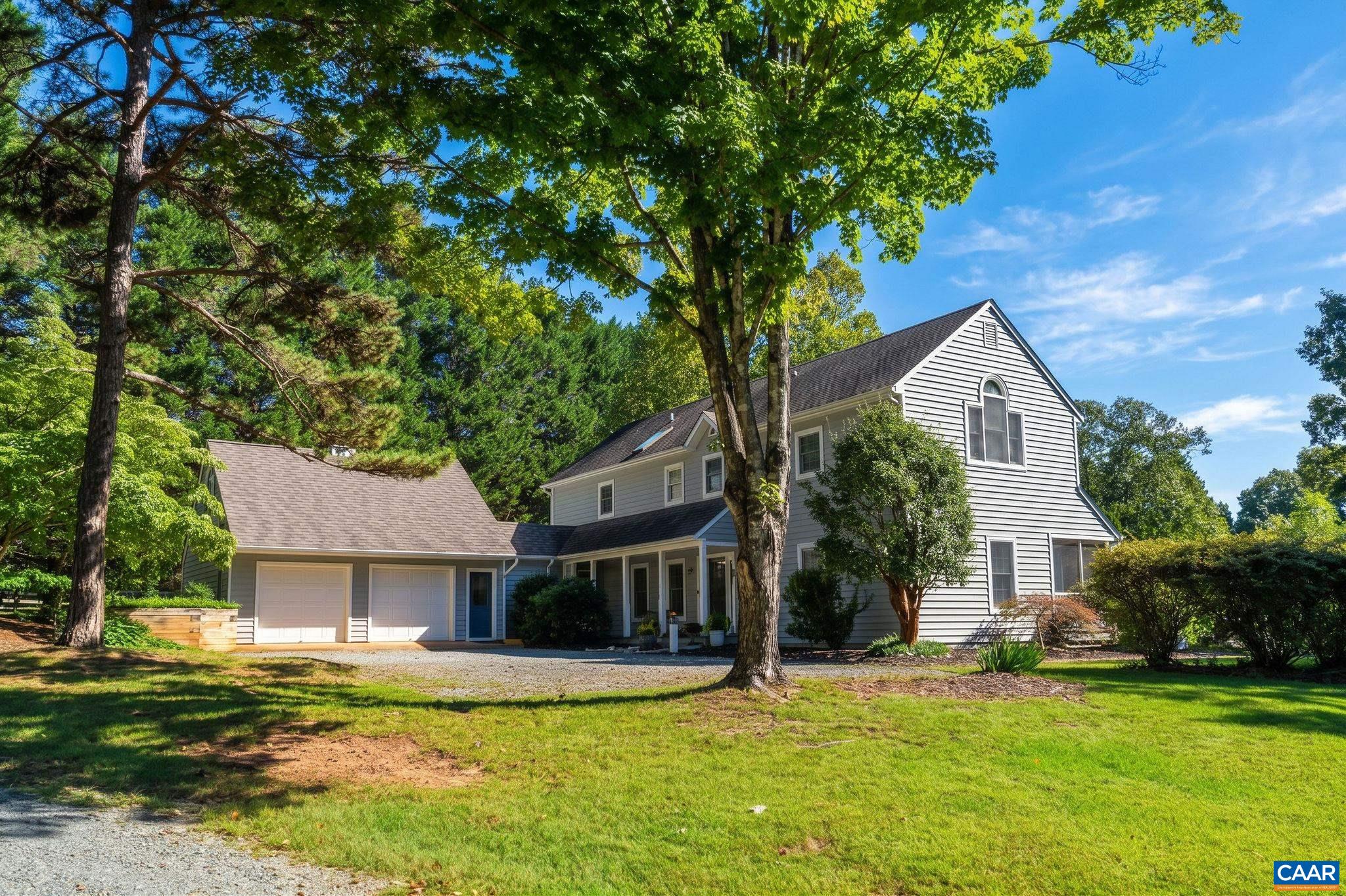 105 APPLE LN
