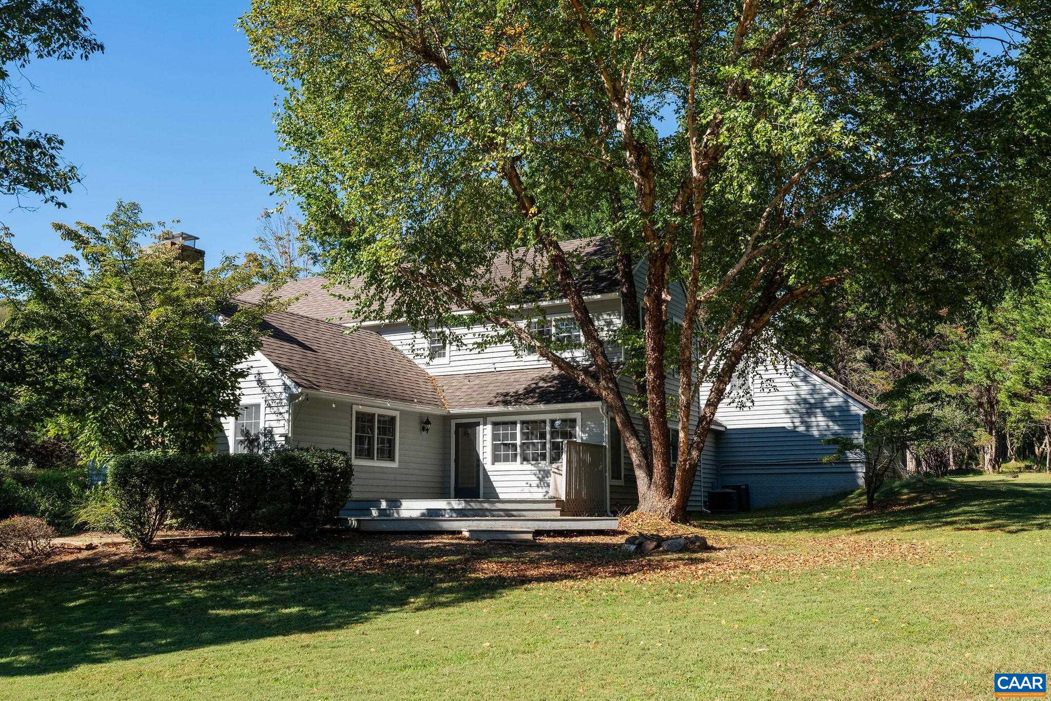 105 APPLE LN