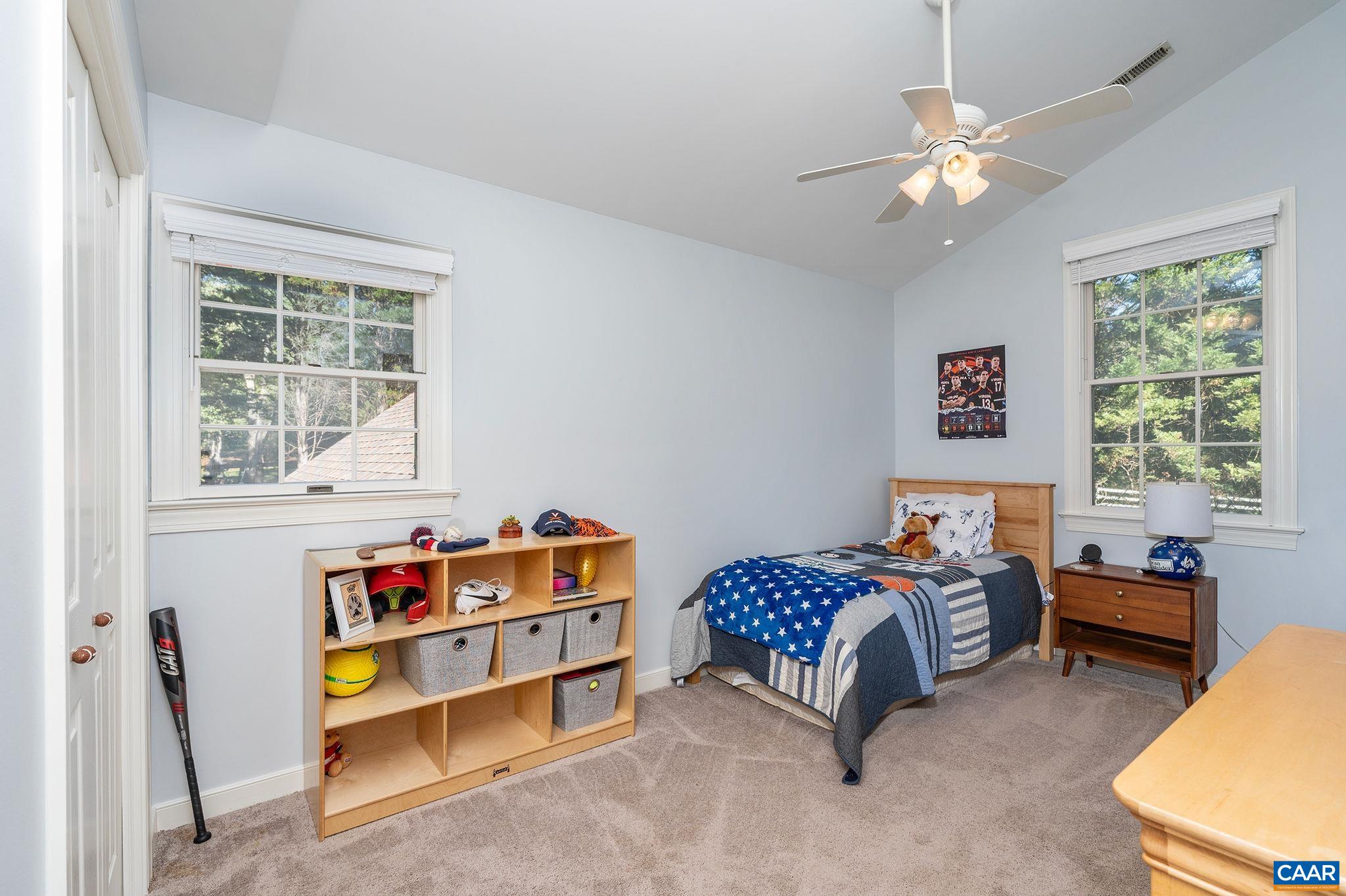 105 APPLE LN