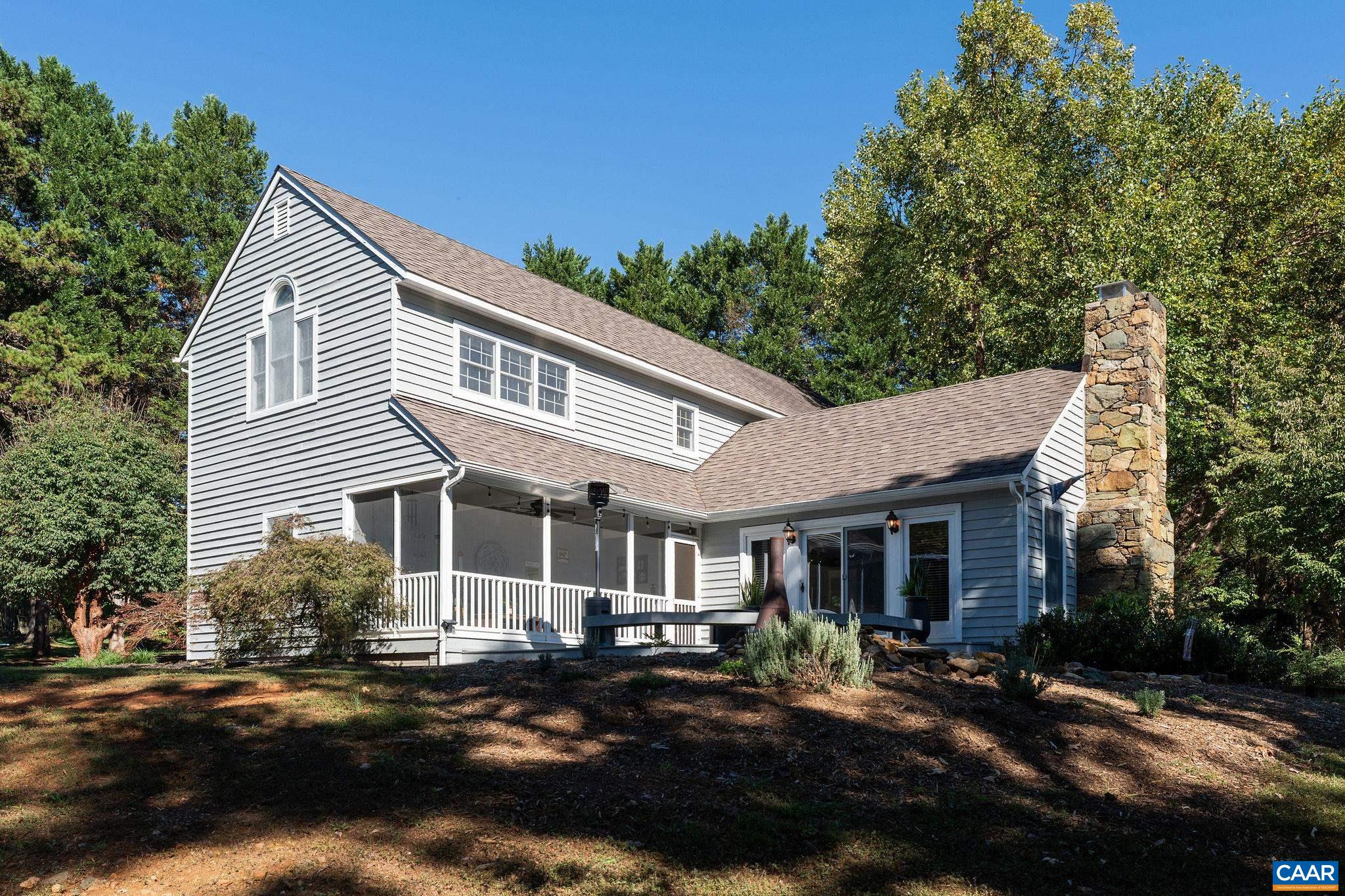 105 APPLE LN