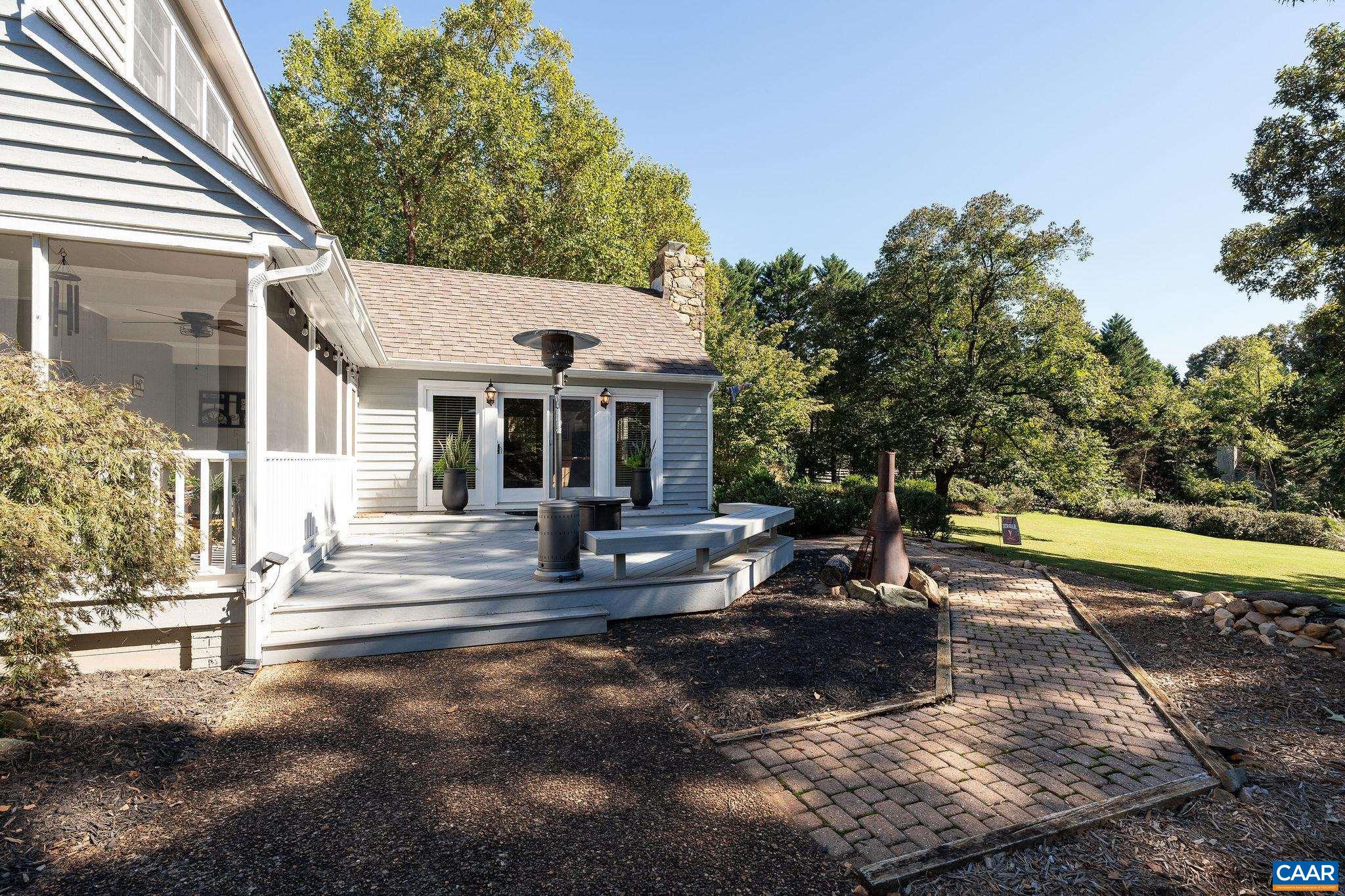 105 APPLE LN