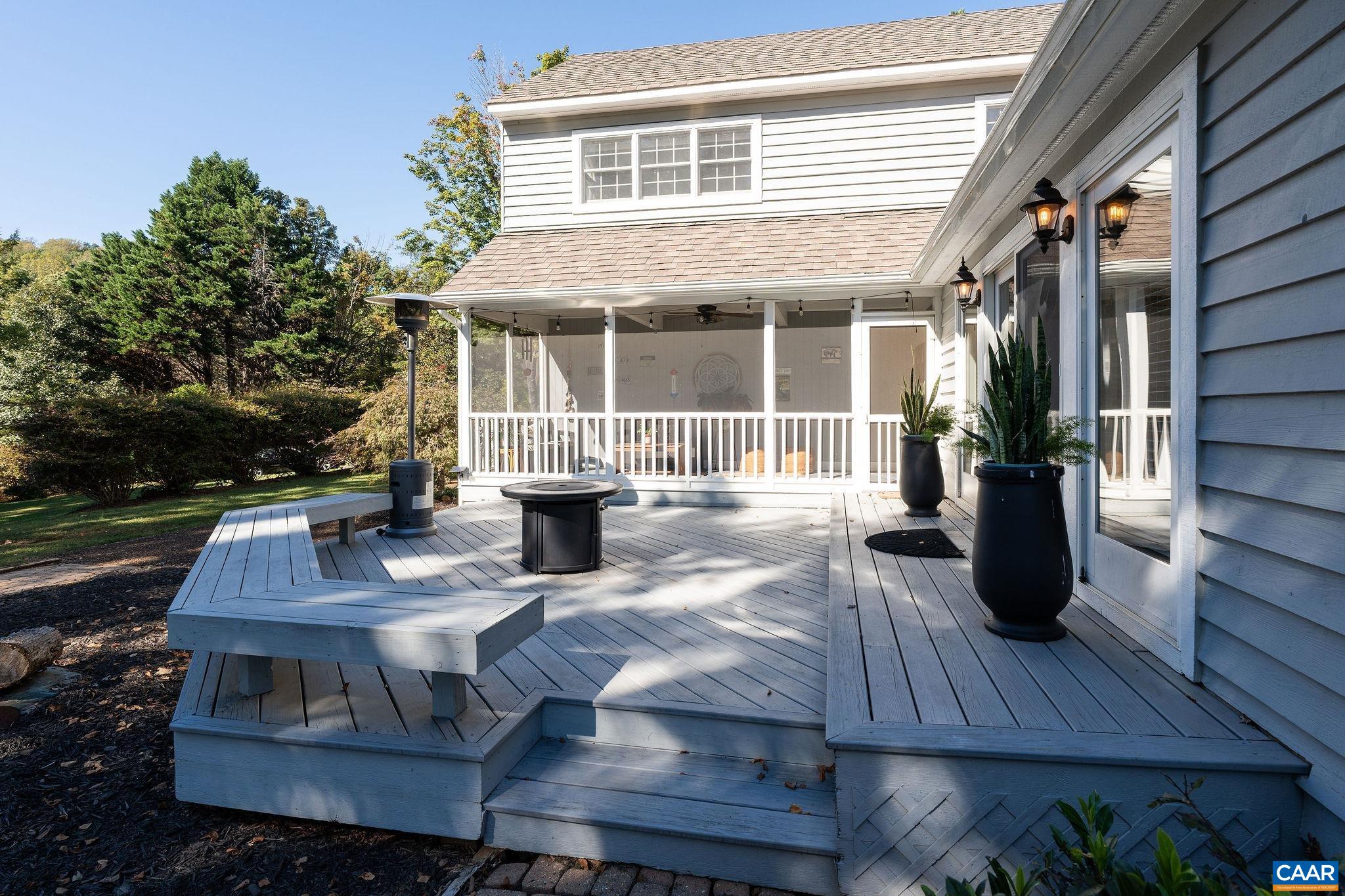 105 APPLE LN