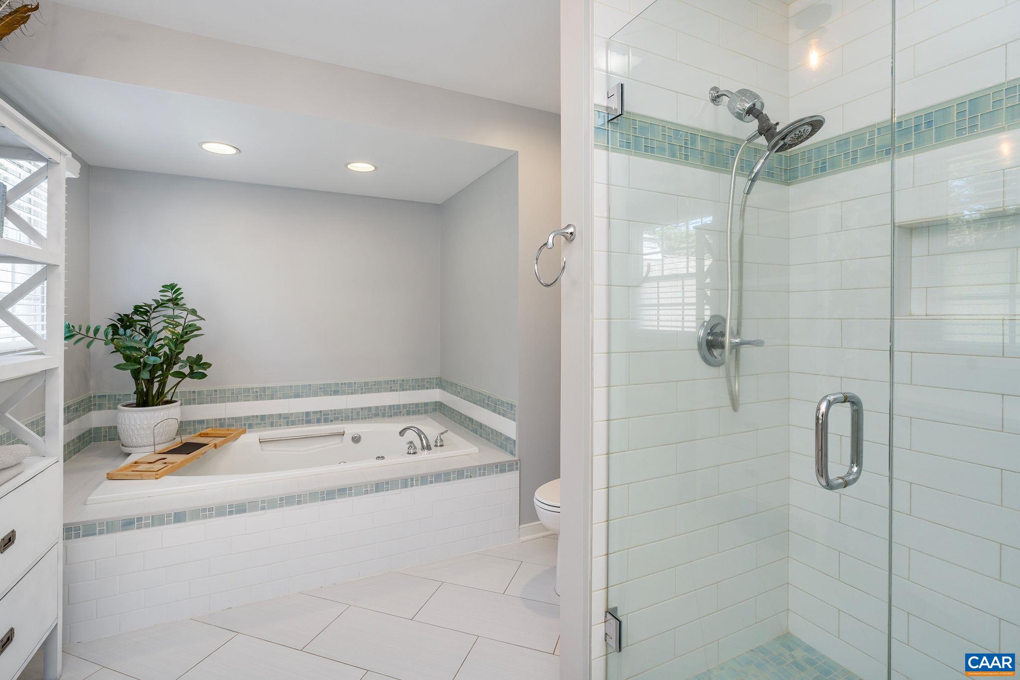 105 APPLE LN