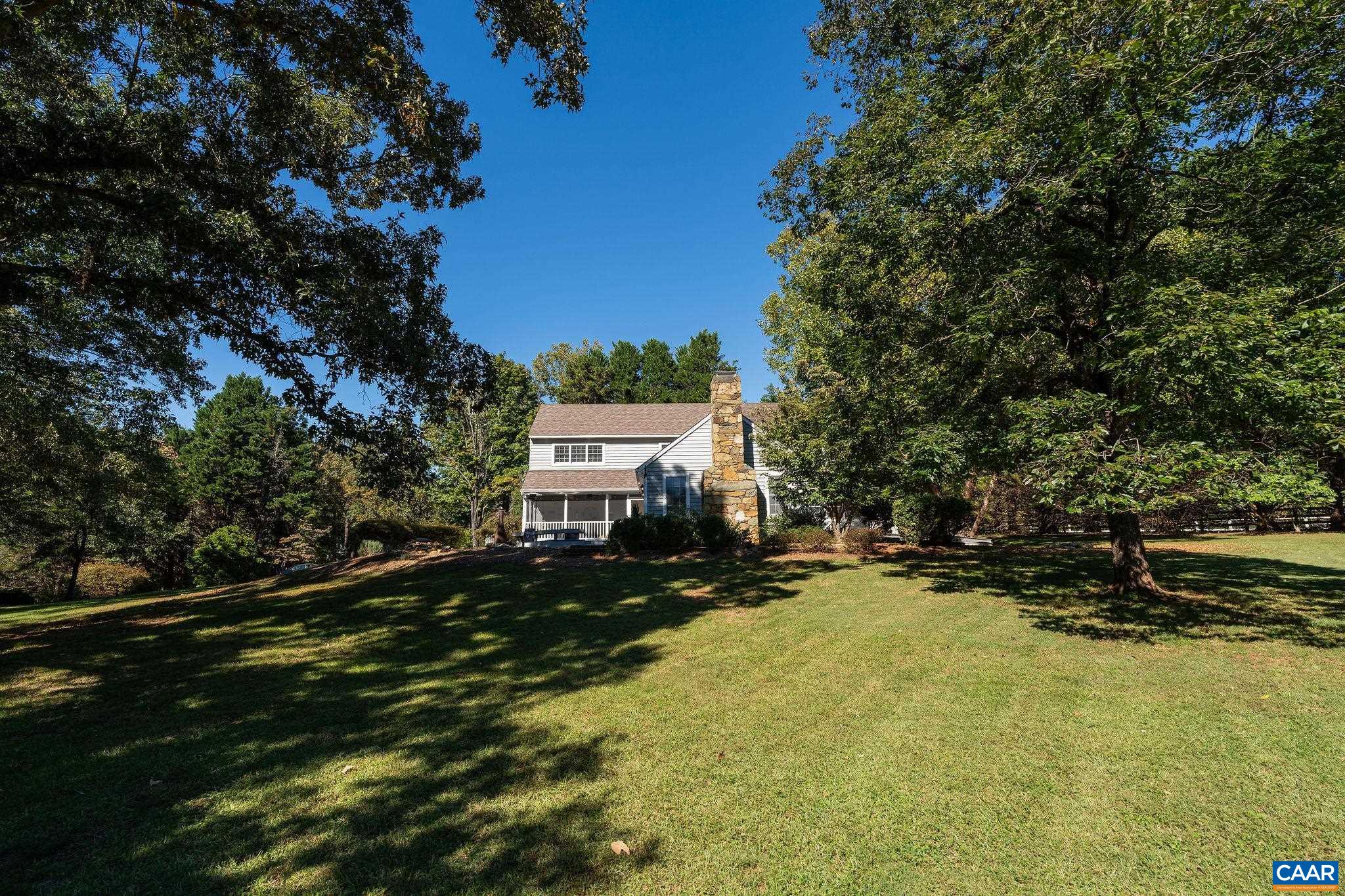 105 APPLE LN
