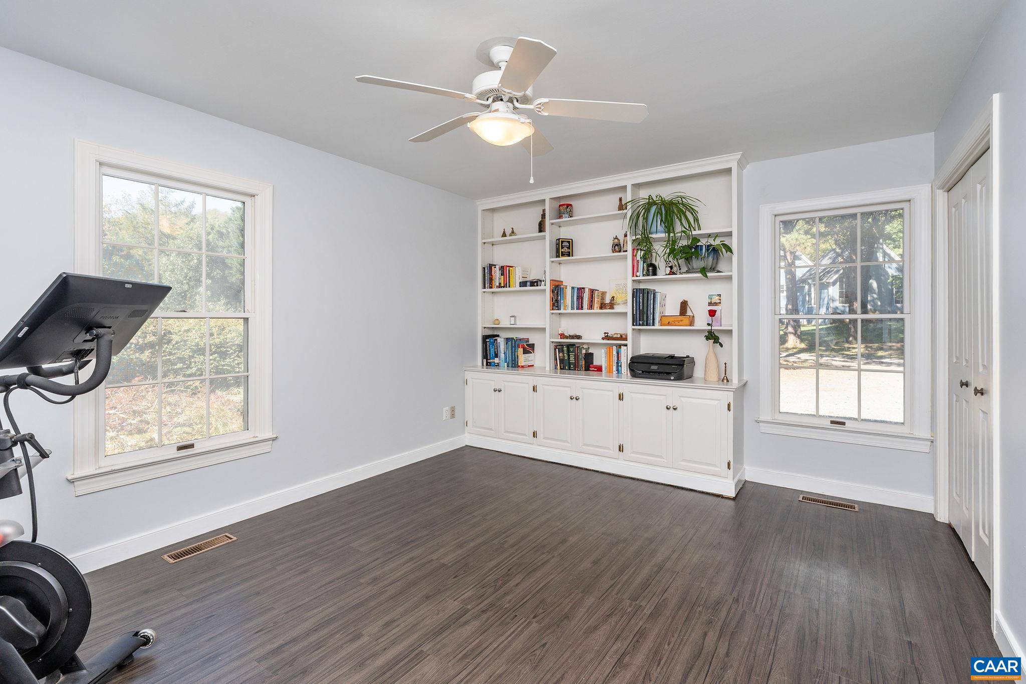 105 APPLE LN
