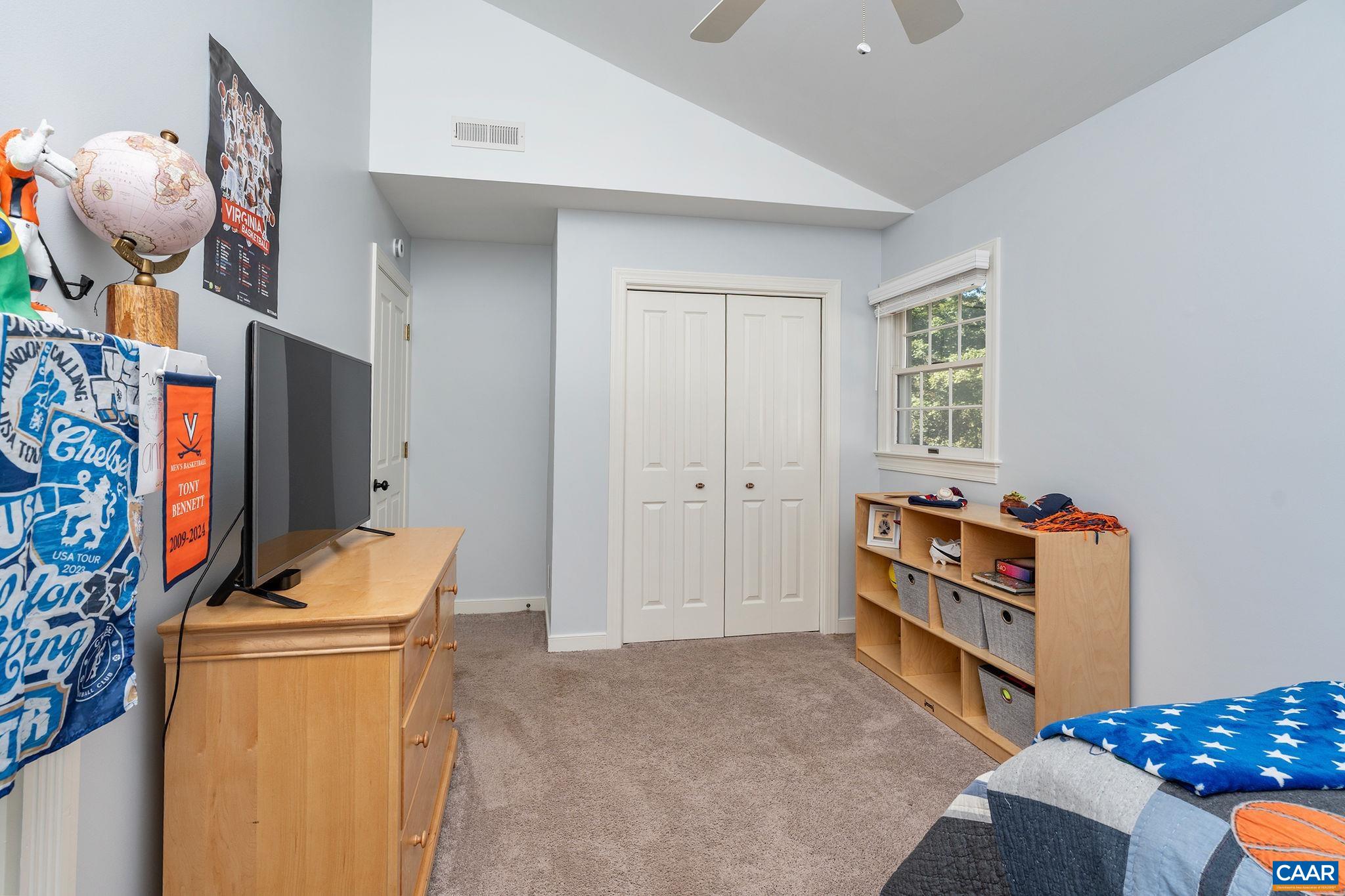 105 APPLE LN