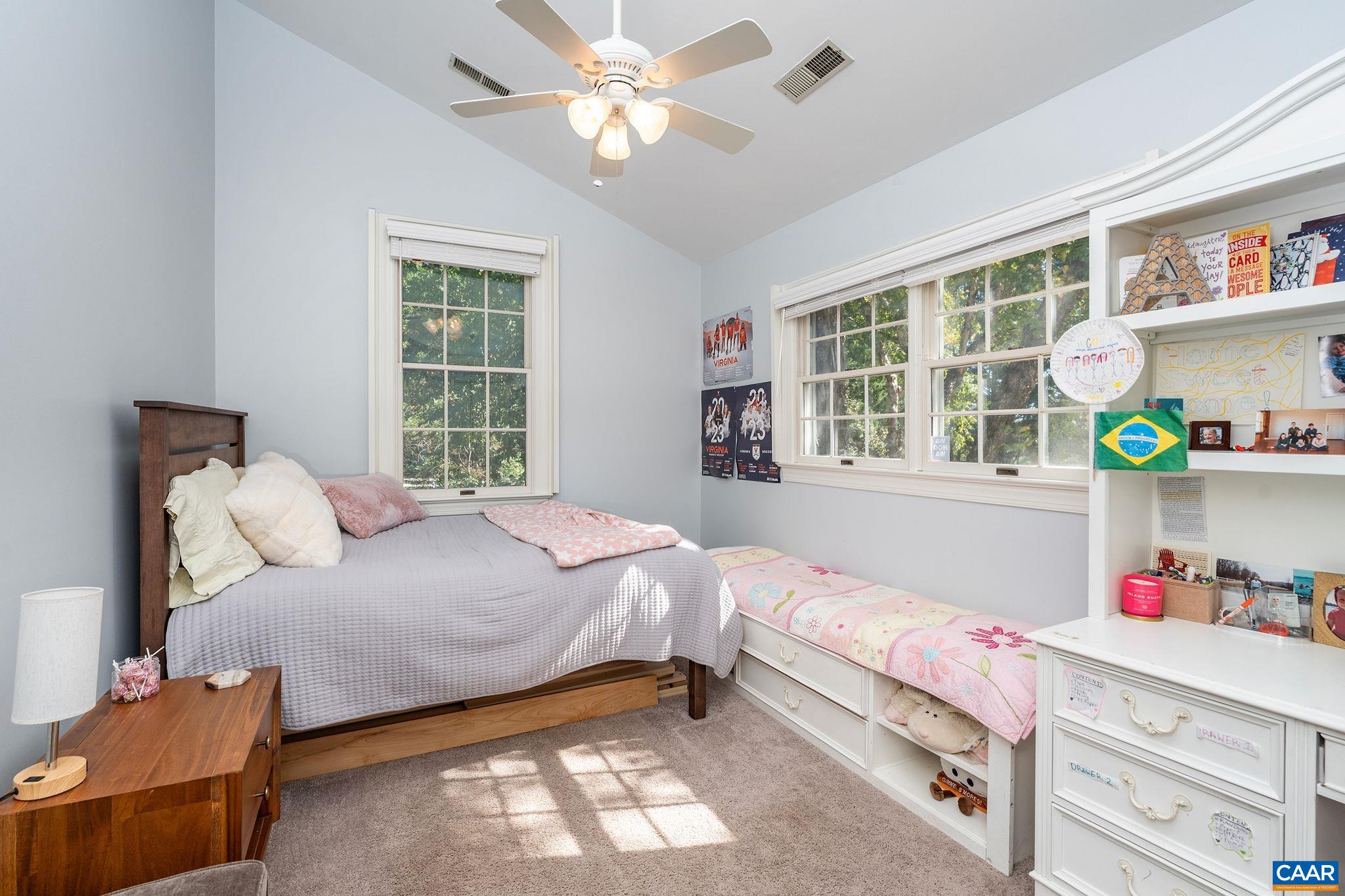 105 APPLE LN