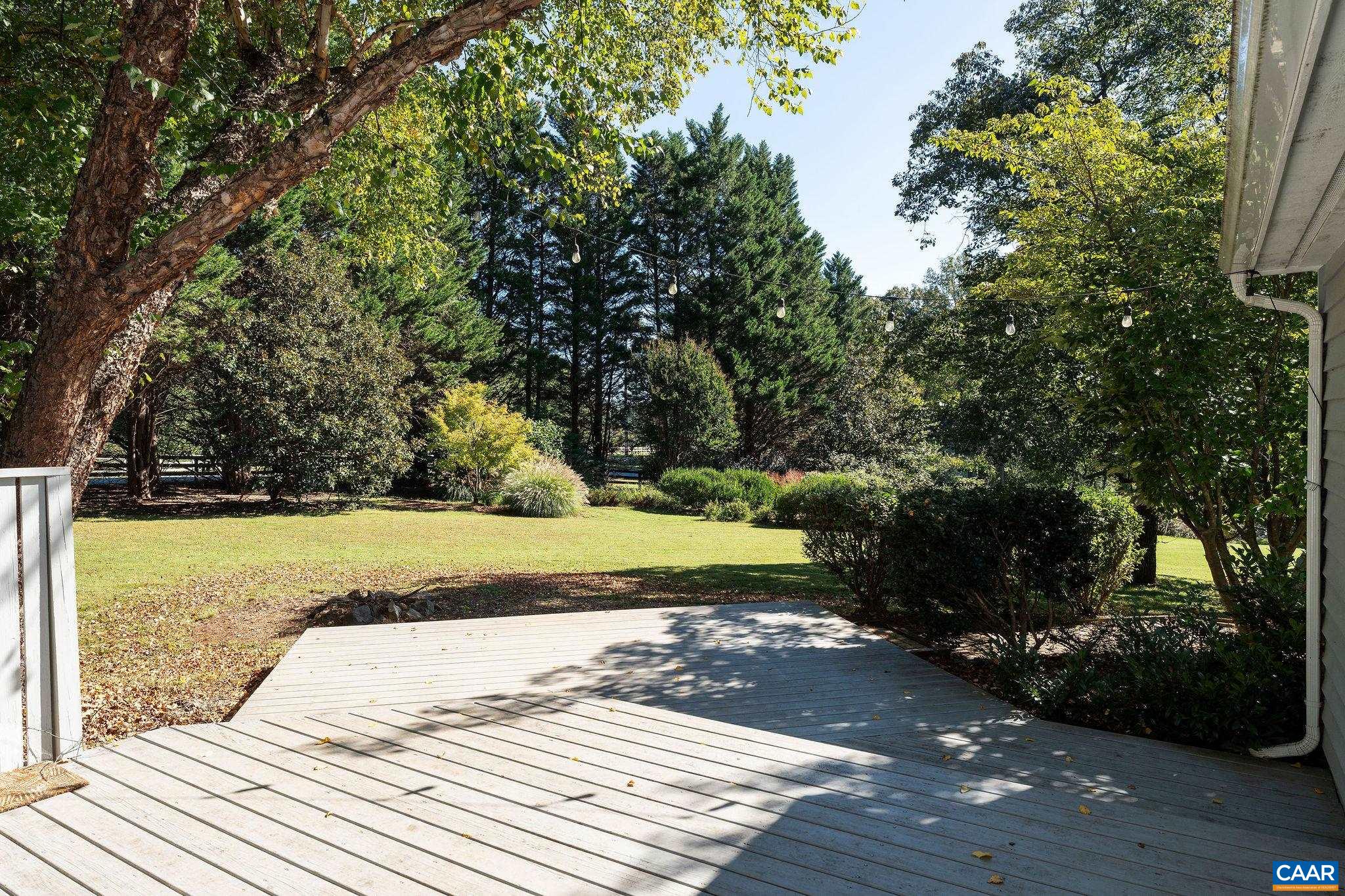 105 APPLE LN